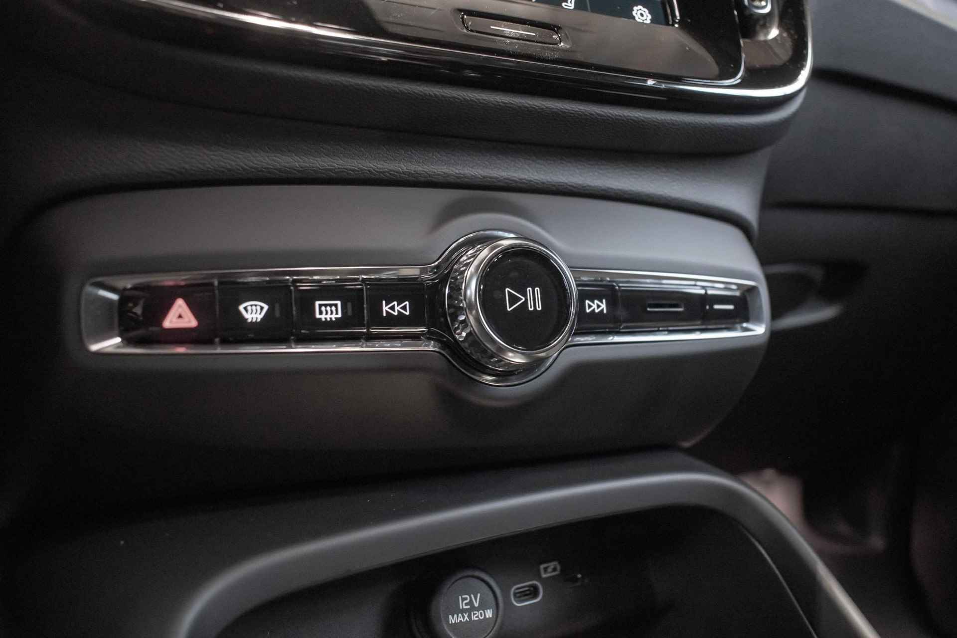 Volvo C40 Single Motor Extended Range Ultimate 82 kWh | 20" Lichtmetalen Wielen | Extra Getint Glas | Harman Kardon Premium Audio | Elektrisch Verstelbare Voorstoelen | 360° Camera | Panoramadak - 26/33