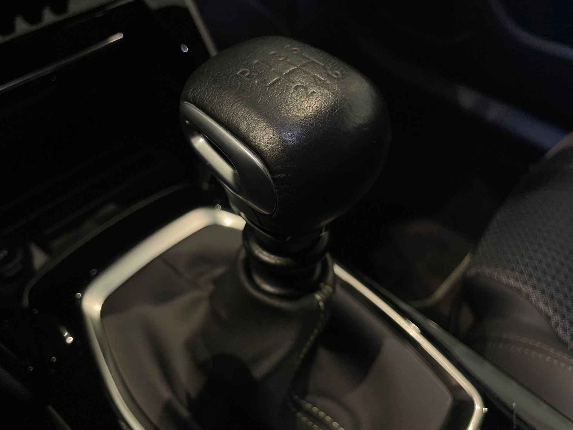 Peugeot 208 1.2 GT-Line | Navigatie | Camera | 17" Bicolor velgen - 14/31