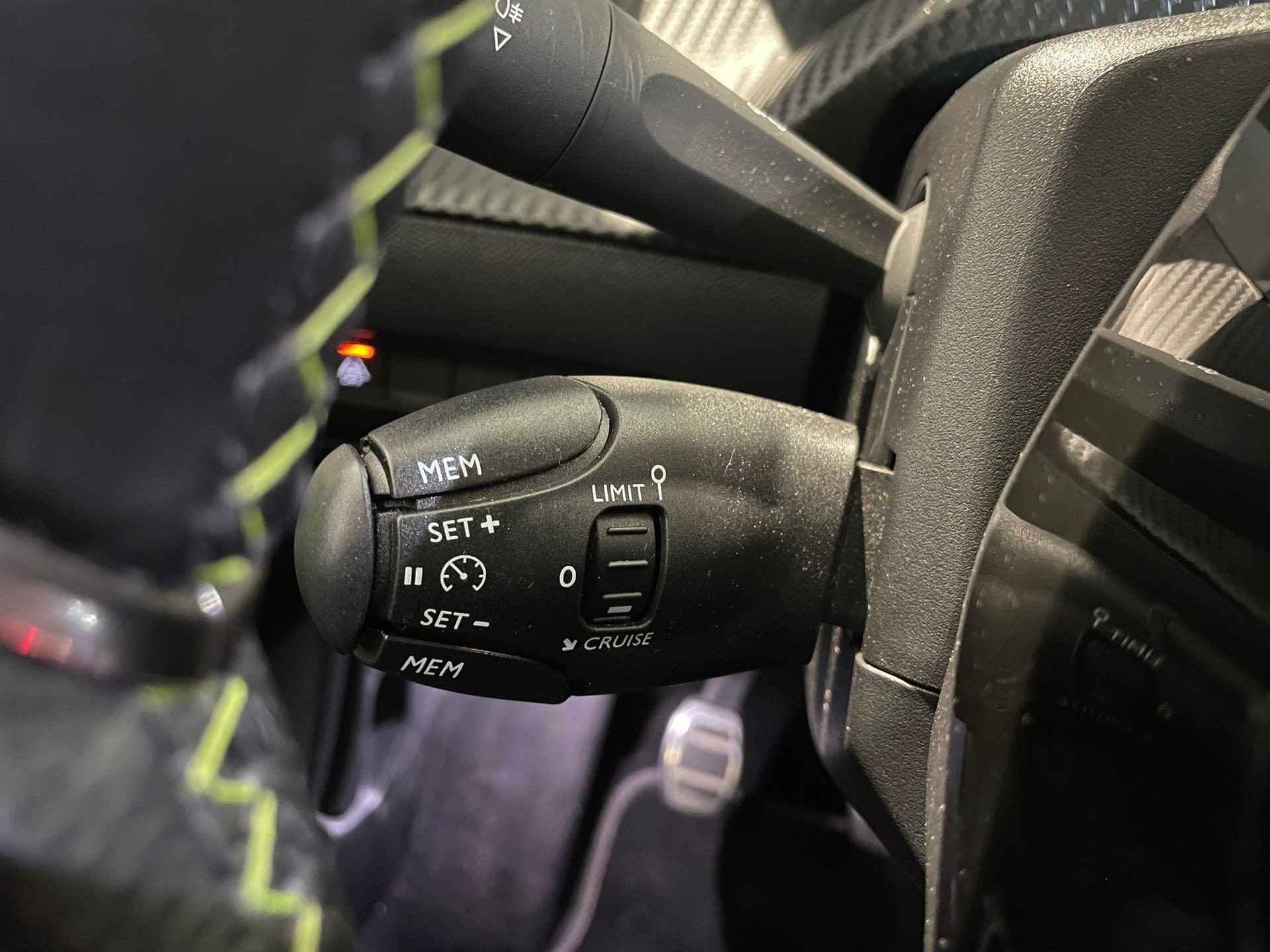 Peugeot 208 1.2 GT-Line | Navigatie | Camera | 17" Bicolor velgen - 20/31