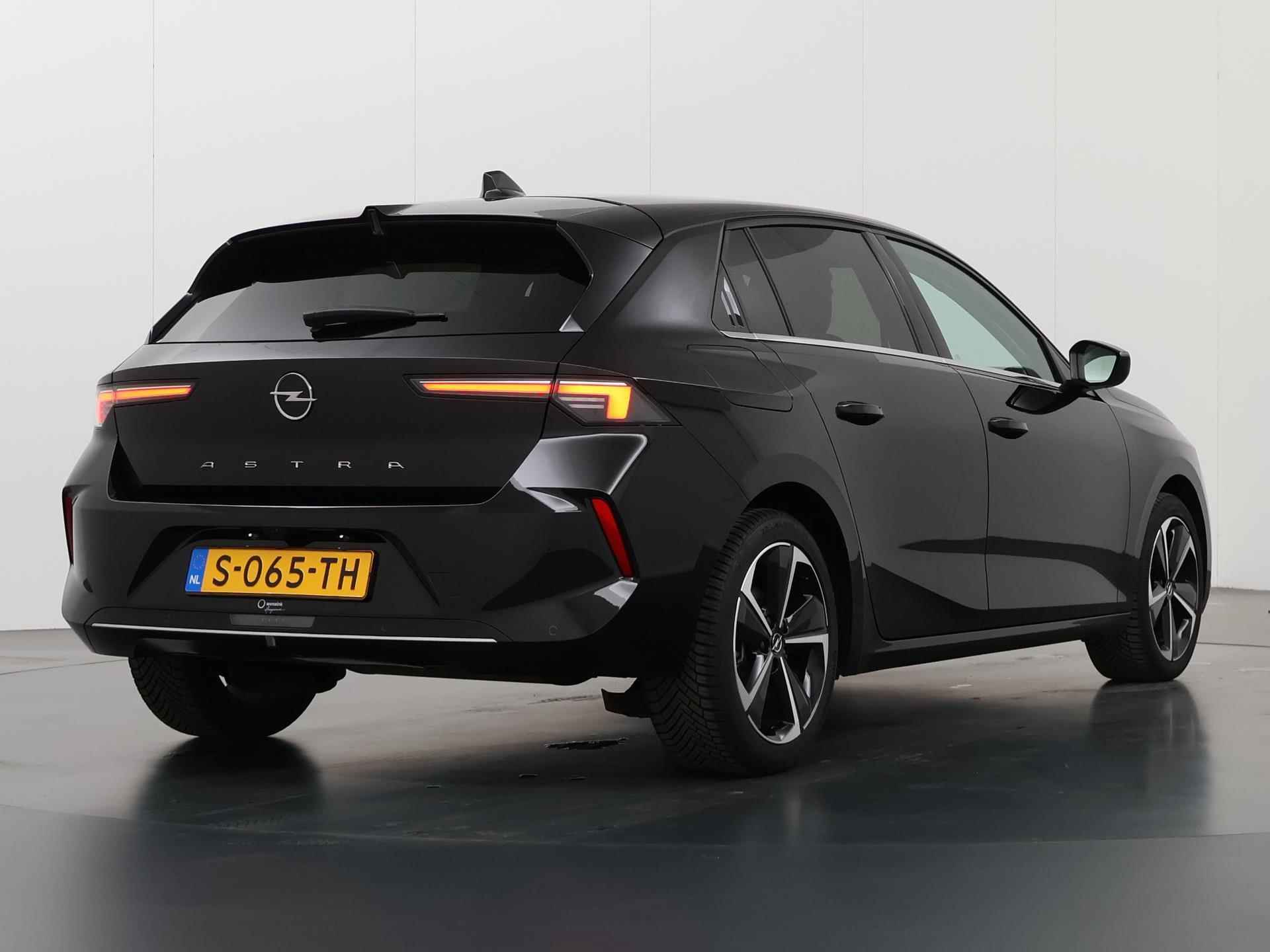 Opel Astra 1.2 Elegance | Comfortstoelen | Navigatie | Keyless |Parkeercamera | Climate Control | Adaptive Cruise Control | Dodehoekdetectie | - 3/38
