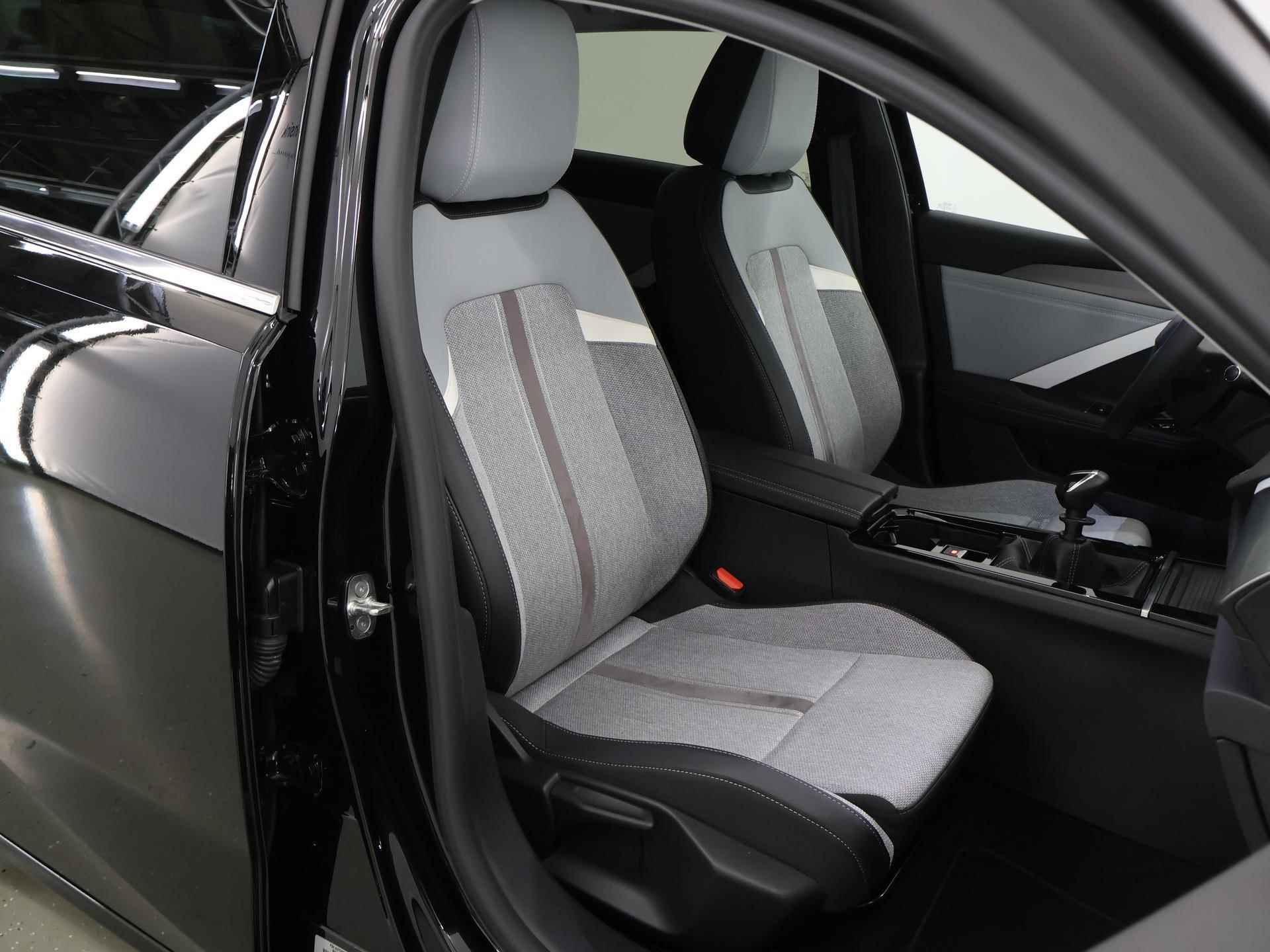Opel Astra 1.2 Elegance | Comfortstoelen | Navigatie | Keyless |Parkeercamera | Climate Control | Adaptive Cruise Control | Dodehoekdetectie | - 11/38