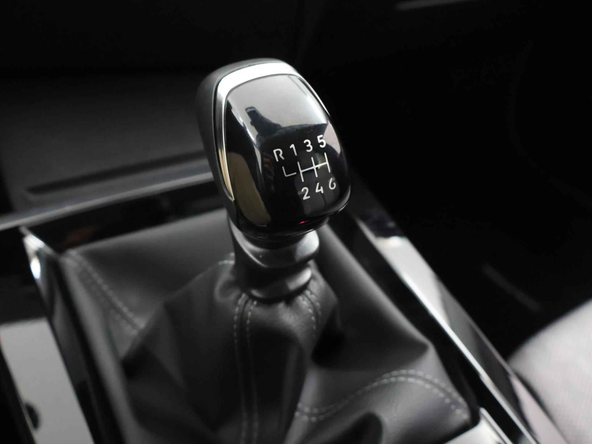 Opel Astra 1.2 Elegance | Comfortstoelen | Navigatie | Keyless |Parkeercamera | Climate Control | Adaptive Cruise Control | Dodehoekdetectie | - 25/38