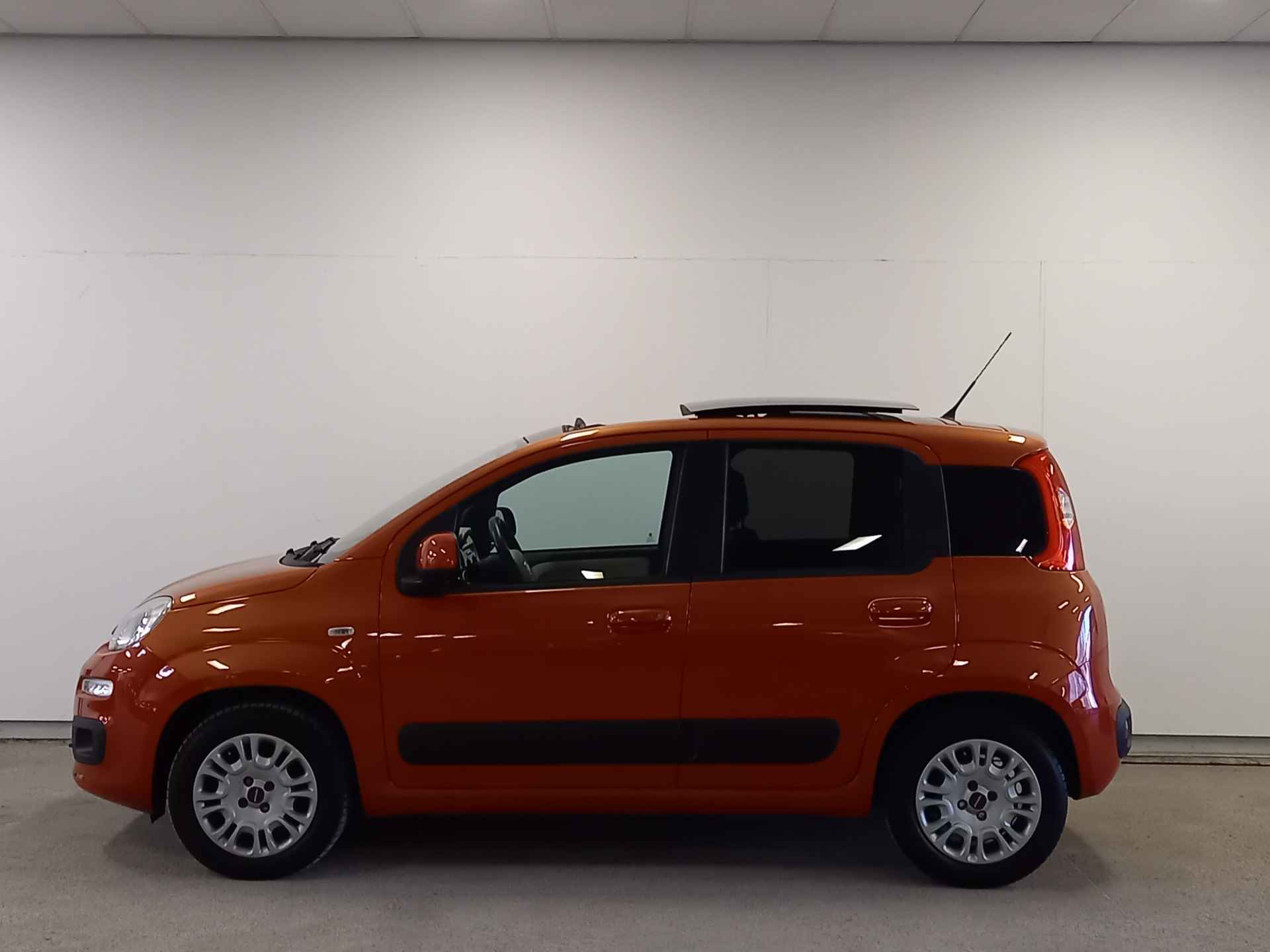 Fiat Panda 0.9 TwinAir Lounge **Lage km stand** - 4/16