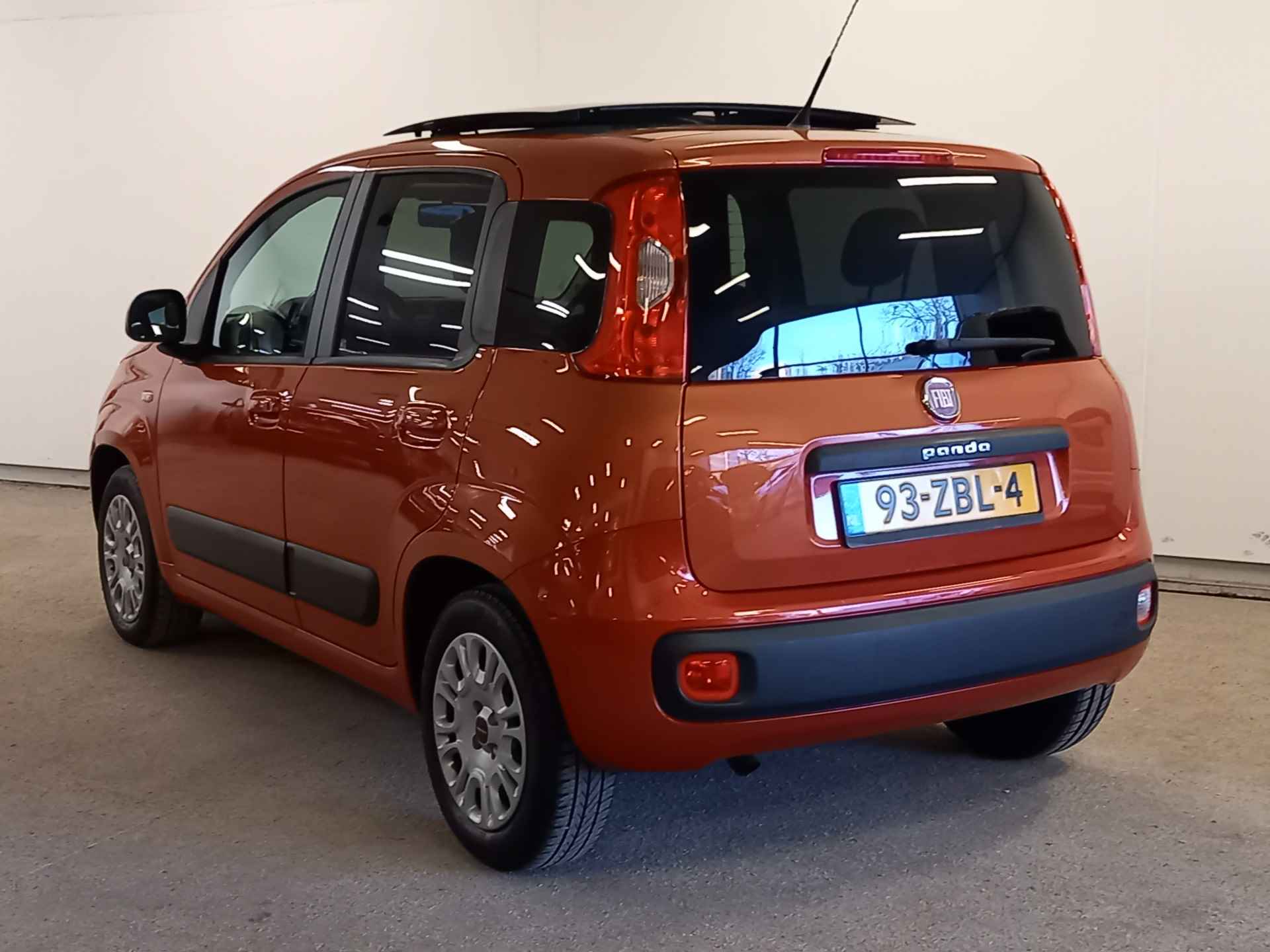 Fiat Panda 0.9 TwinAir Lounge **Lage km stand** - 5/16