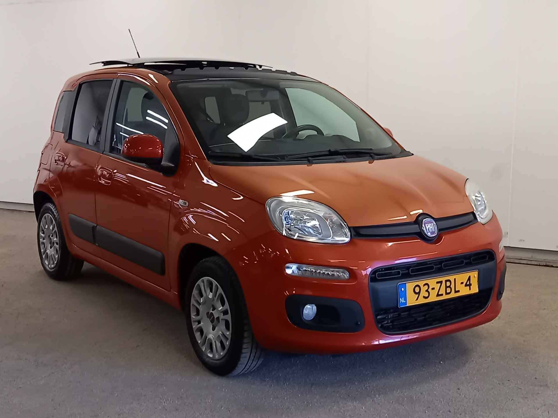 Fiat Panda 0.9 TwinAir Lounge **Lage km stand** - 11/16