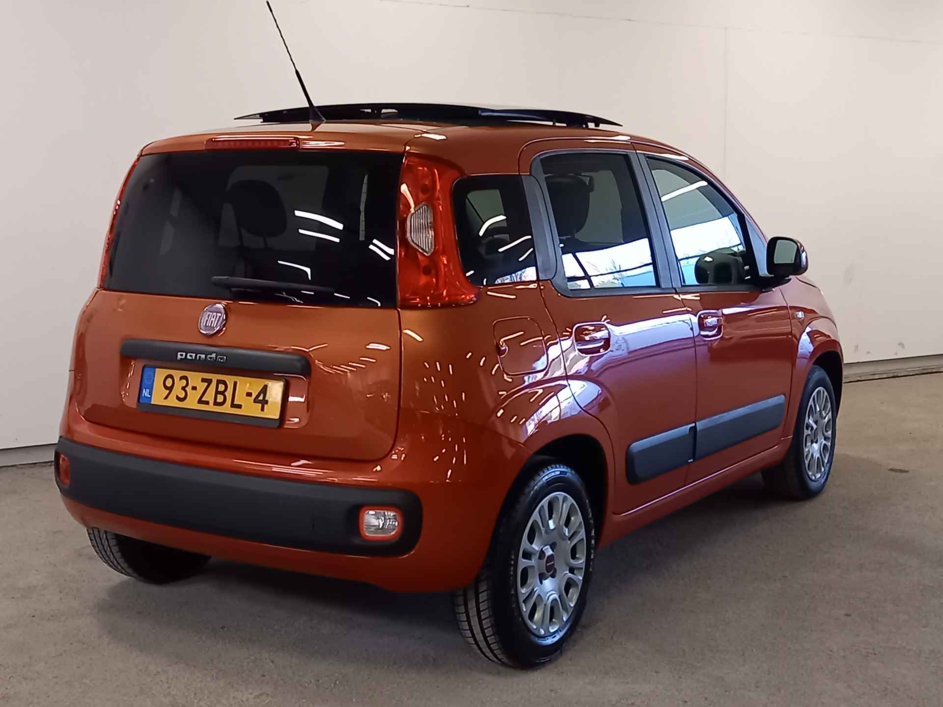 Fiat Panda 0.9 TwinAir Lounge **Lage km stand** - 13/16