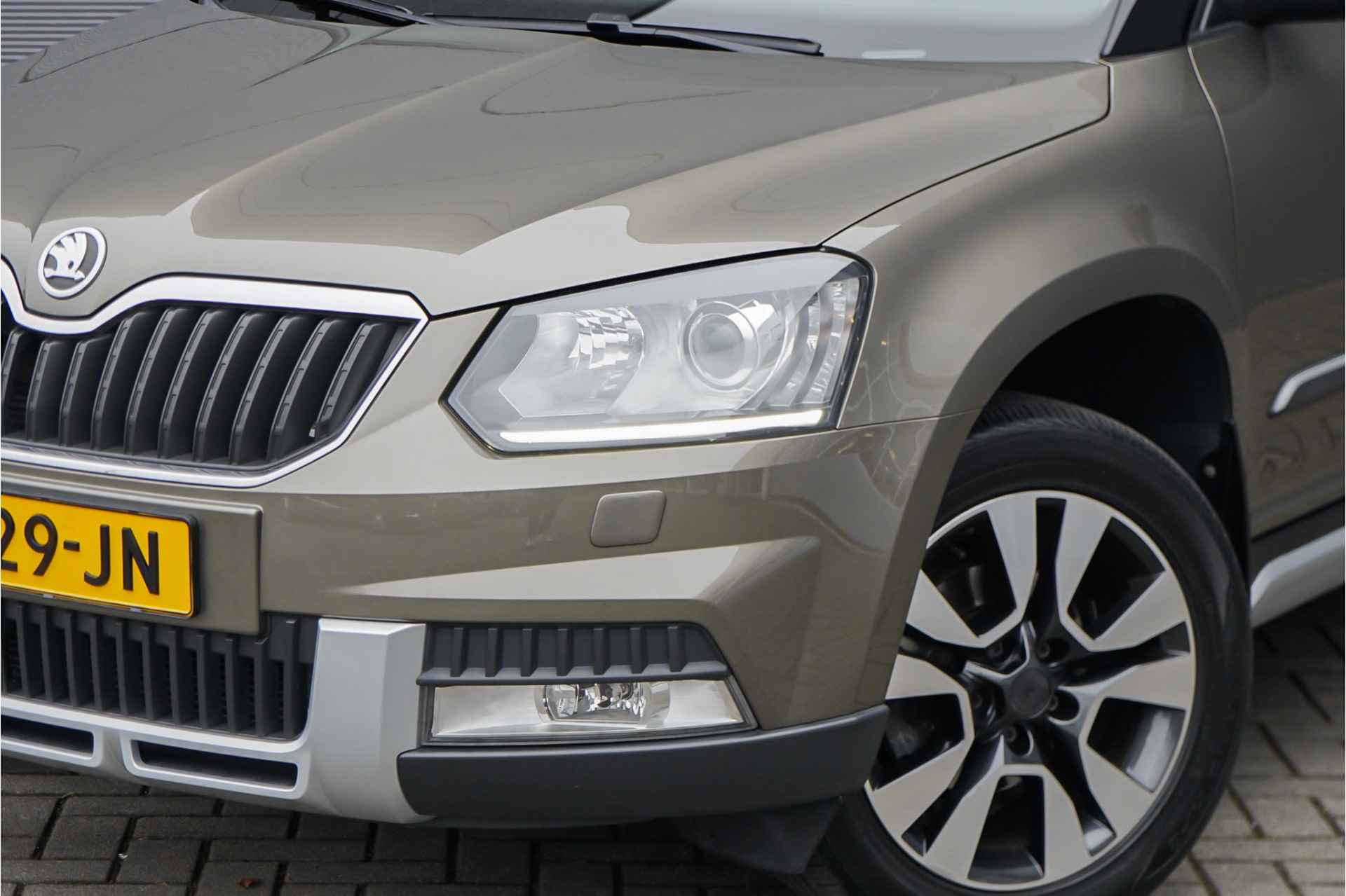 Škoda Yeti Outdoor 1.2 TSI Elegance Pano Trekhaak Cruise Stoelverwarming - 22/47