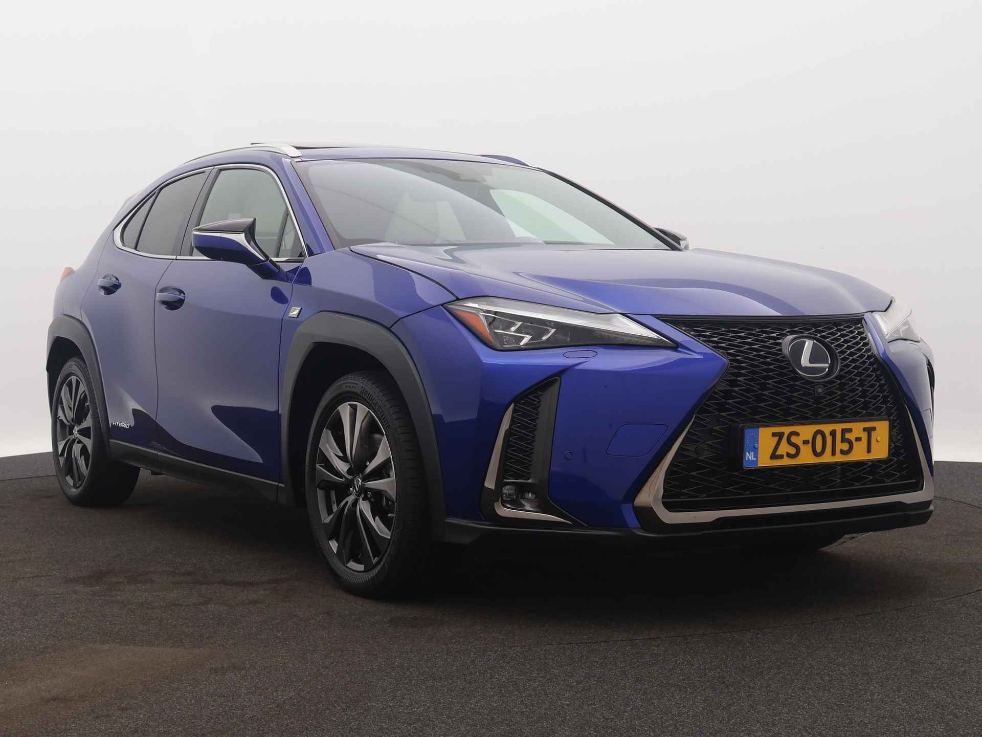 Lexus UX 250h AWD F Sport Premium | Schuif-/kanteldak | Dodehoekdetector | Stuur- en stoelverwarming | - 16/50