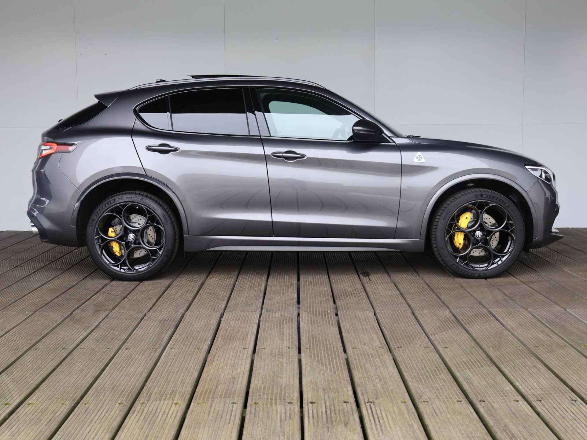 Alfa Romeo Stelvio 2.9 V6 AWD Quadrifoglio | 510 PK | Pano | Stoel- en stuurverwarming voor + achter | - 17/48