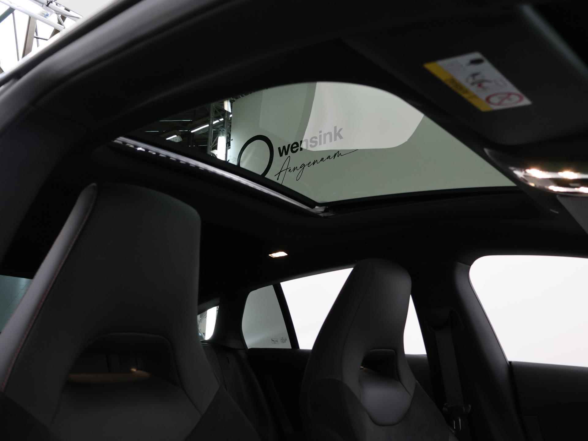 Mercedes-Benz CLA 180 Shooting Brake 180 AMG Line | Panorama dak | Night Pakket | 19 inch | Digitaalwit | Sfeerverlichting - 13/42