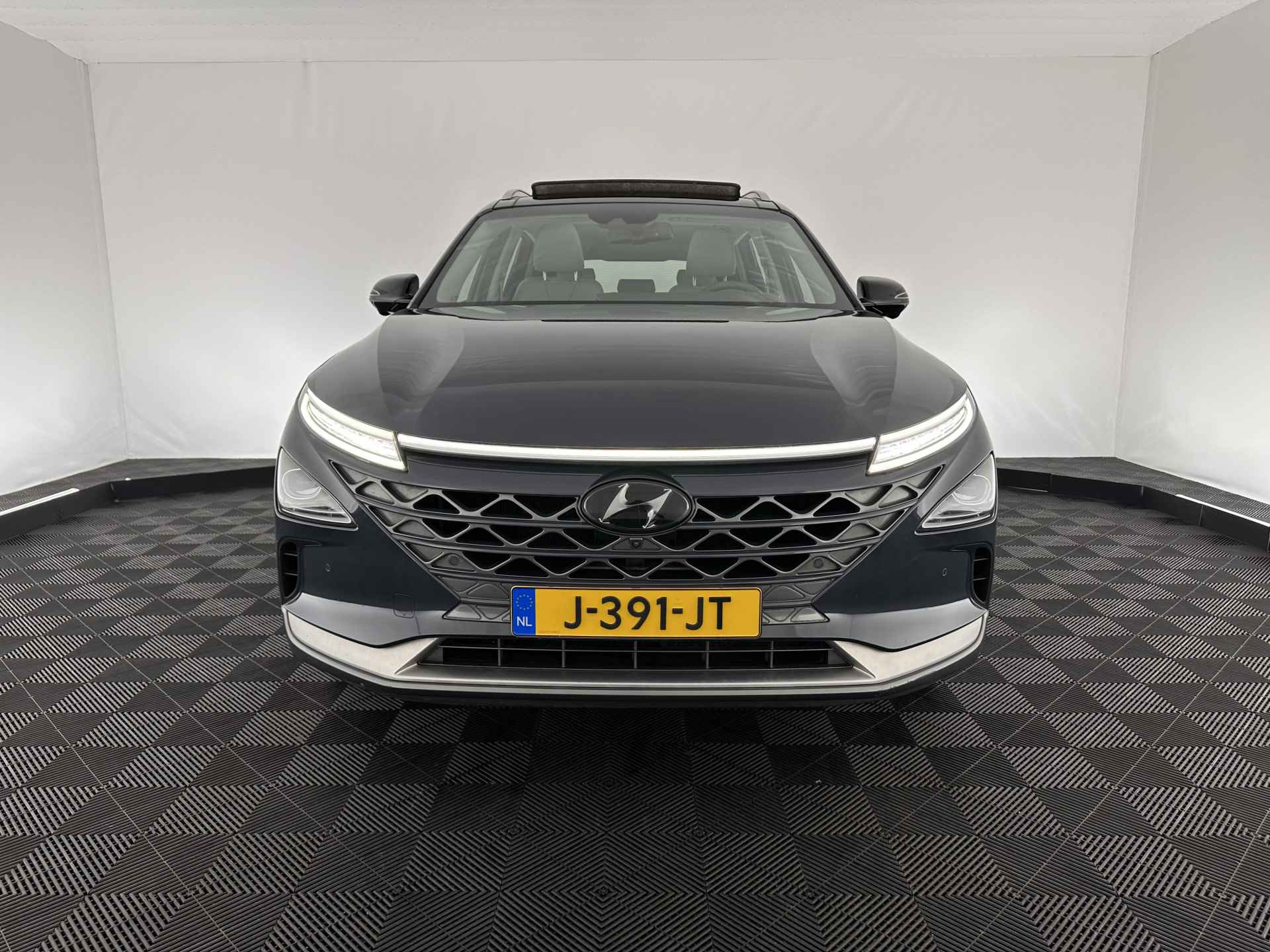 Hyundai NEXO FCEV Plus Pack (INCL-BTW) (WATERSTOF) *PANO | NAPPA-FULL-LEATHER | NAVI-FULLMAP | ADAPT.CRUISE |  FULL-LED | KEYLESS | DAB |  KRELL-AUDIO | DIGI-WIDESCREEN-COCKPIT | SURROUND-VIEW | SHIFT-PADDLES | COMFORT- - 2/37