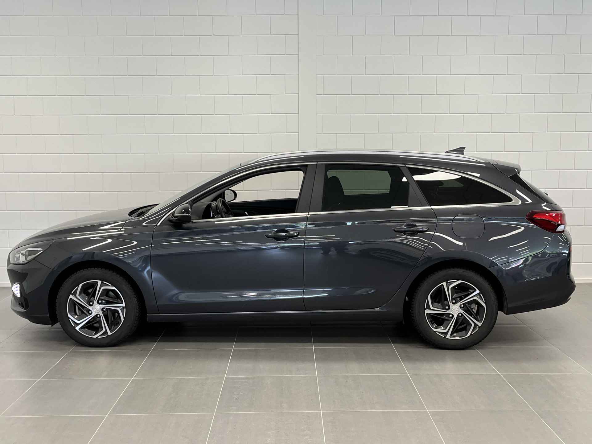 Hyundai i30 Wagon 1.0 T-GDi Comfort AUTOMAAT | APPLE / ANDROID NAVIGATIE | GETINT GLAS | PARKEERCAMERA | RUIME STATIONWAGON! - 9/42