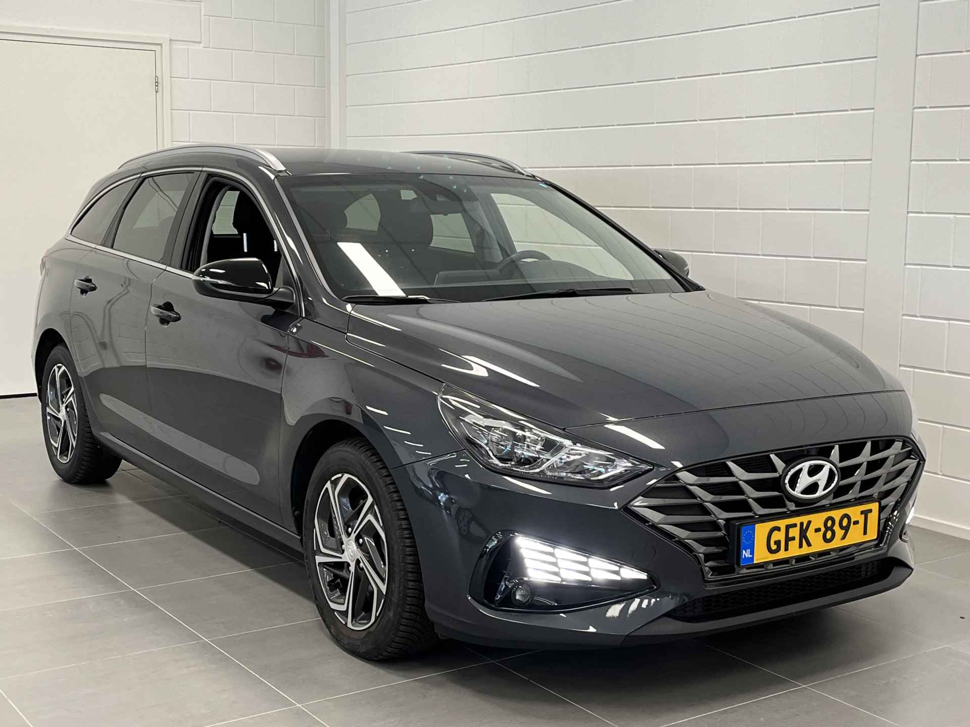 Hyundai i30 Wagon 1.0 T-GDi Comfort AUTOMAAT | APPLE / ANDROID NAVIGATIE | GETINT GLAS | PARKEERCAMERA | RUIME STATIONWAGON! - 10/42