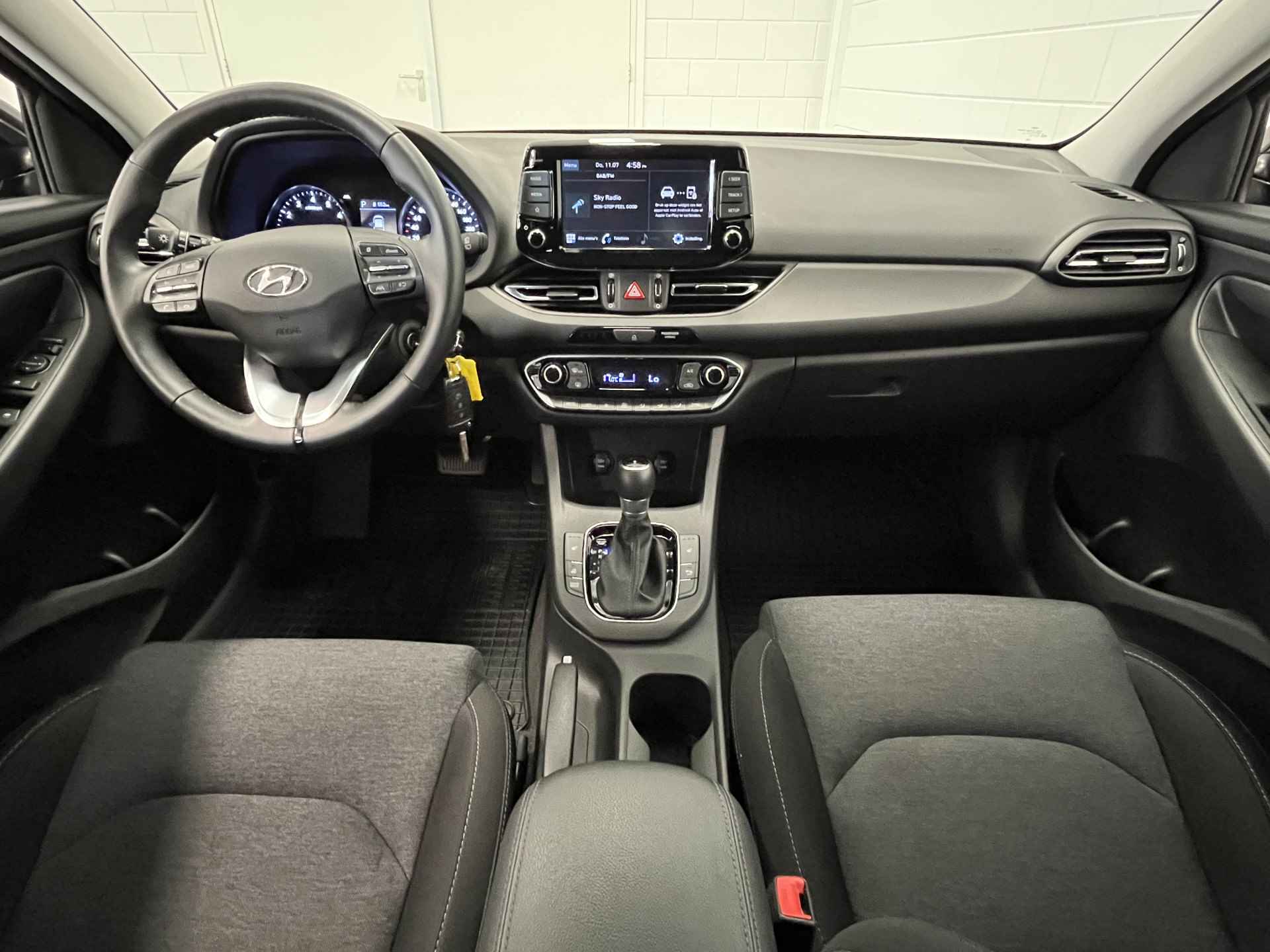 Hyundai i30 Wagon 1.0 T-GDi Comfort AUTOMAAT | APPLE / ANDROID NAVIGATIE | GETINT GLAS | PARKEERCAMERA | RUIME STATIONWAGON! - 14/42