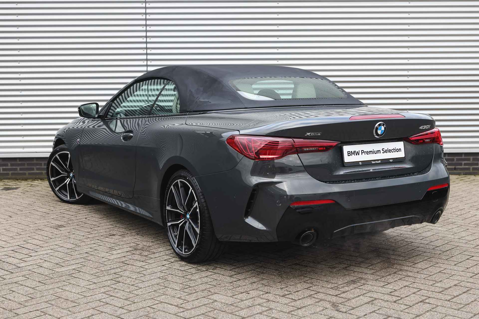 BMW 4 Serie Cabrio 430i xDrive High Executive M Sport Automaat / Live Cockpit Professional / Harman Kardon / Active Cruise Control / Air Collar / Stoelverwarming / Adaptieve LED / Verwarmd stuurwiel - 3/37