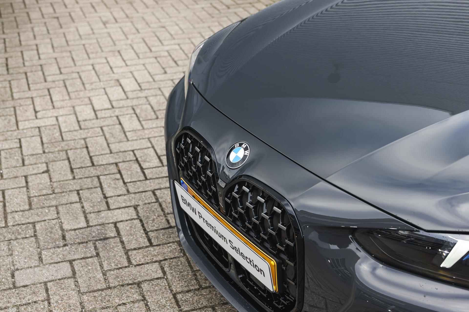 BMW 4 Serie Cabrio 430i xDrive High Executive M Sport Automaat / Live Cockpit Professional / Harman Kardon / Active Cruise Control / Air Collar / Stoelverwarming / Adaptieve LED / Verwarmd stuurwiel - 33/37