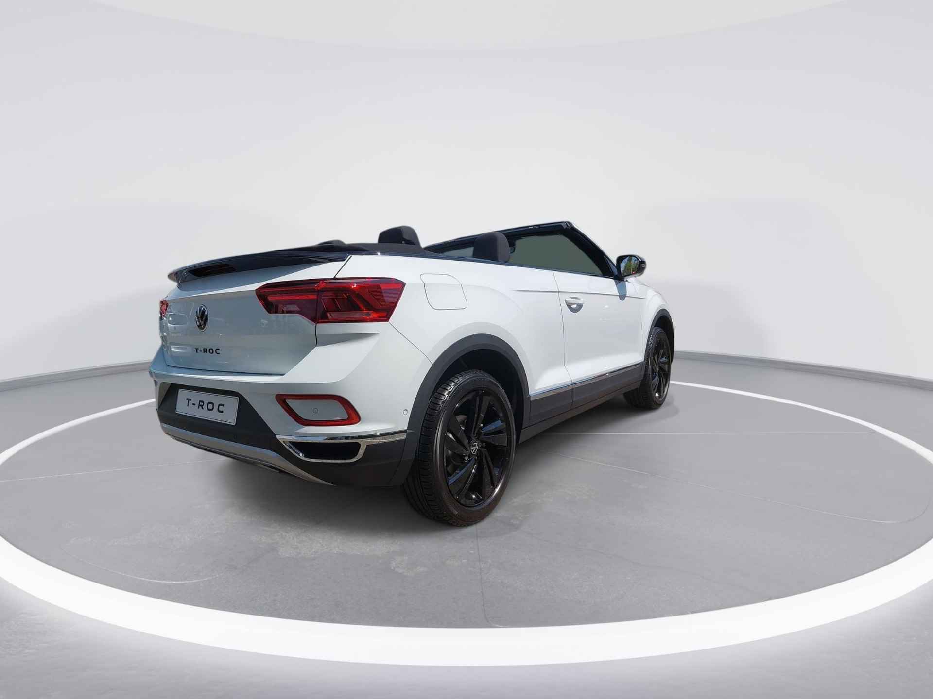 Volkswagen T-Roc Cabrio Style 1.0 TSI 85 kW / 115 pk 6 versn. Hand · Black style pakket · Comfort pakket · Multimedia pakket · - 8/15