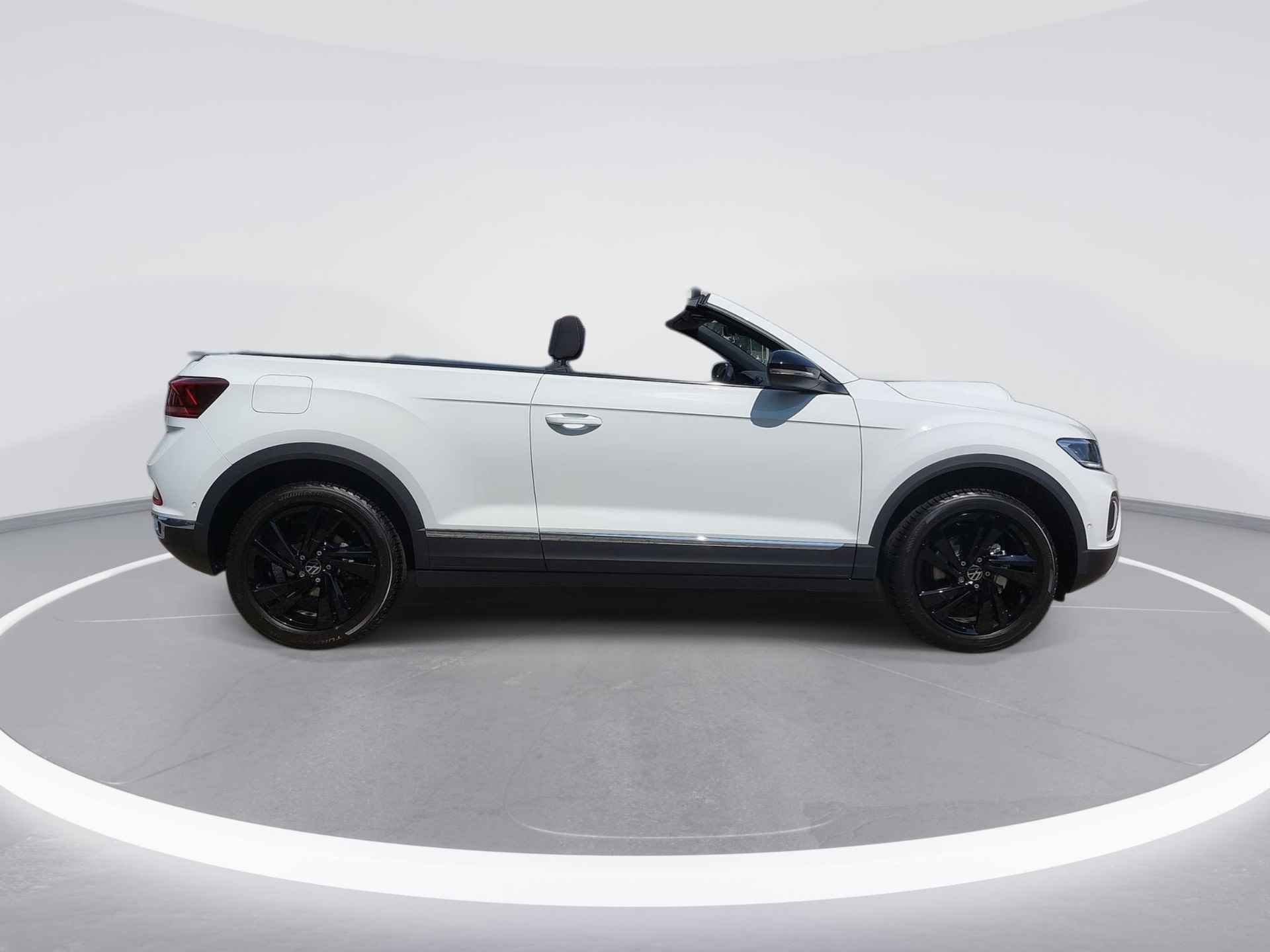 Volkswagen T-Roc Cabrio Style 1.0 TSI 85 kW / 115 pk 6 versn. Hand · Black style pakket · Comfort pakket · Multimedia pakket · - 9/15