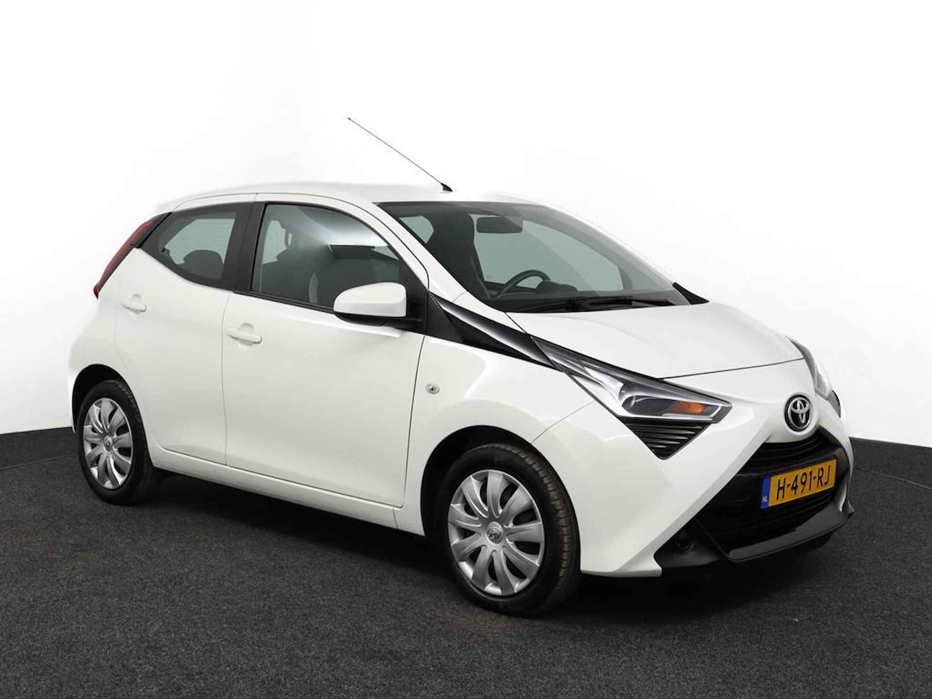 Toyota Aygo 1.0 VVT-i x-play | Camera achter | Airco | Navigatie | Bluetooth | - 14/51