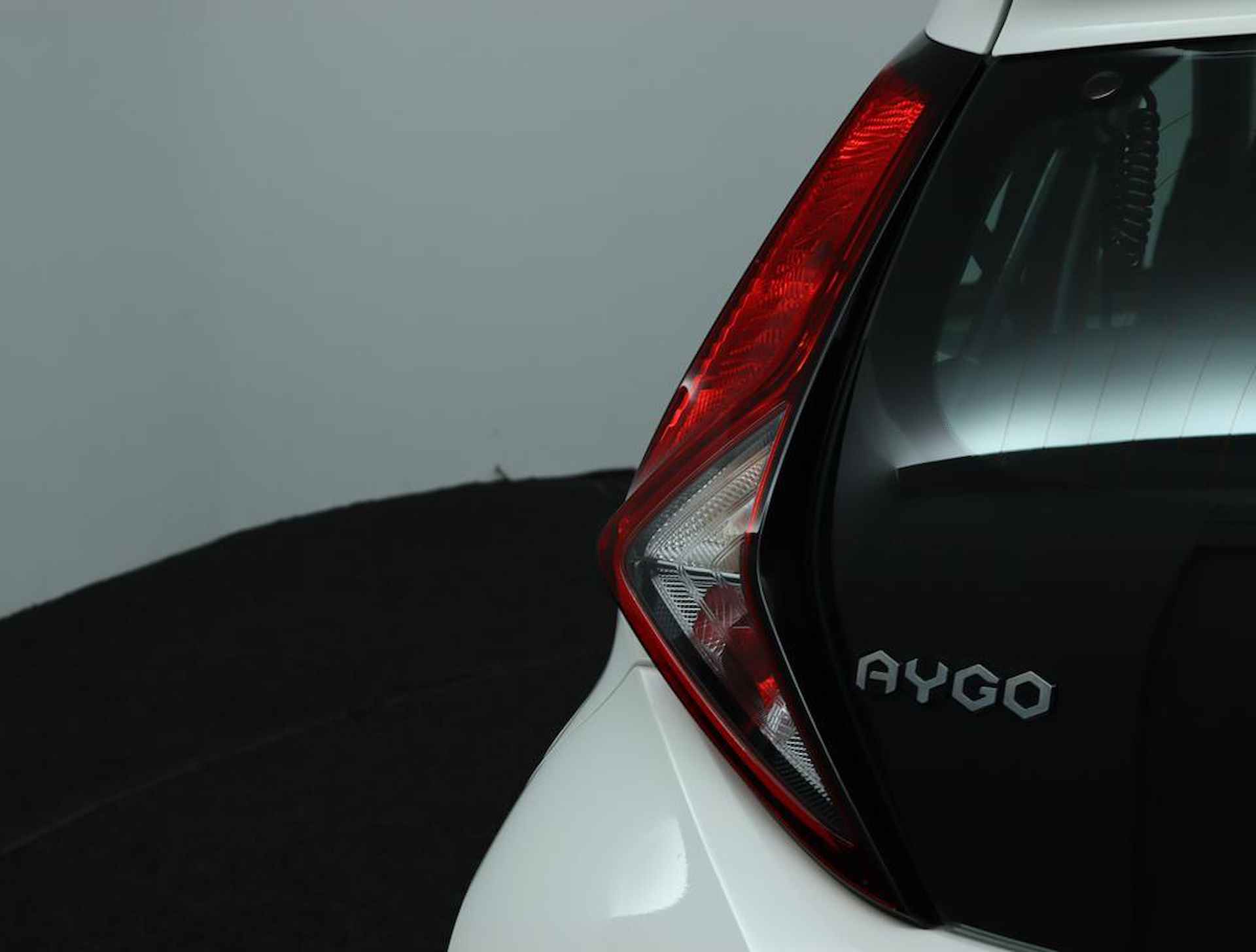 Toyota Aygo 1.0 VVT-i x-play | Camera achter | Airco | Navigatie | Bluetooth | - 38/51