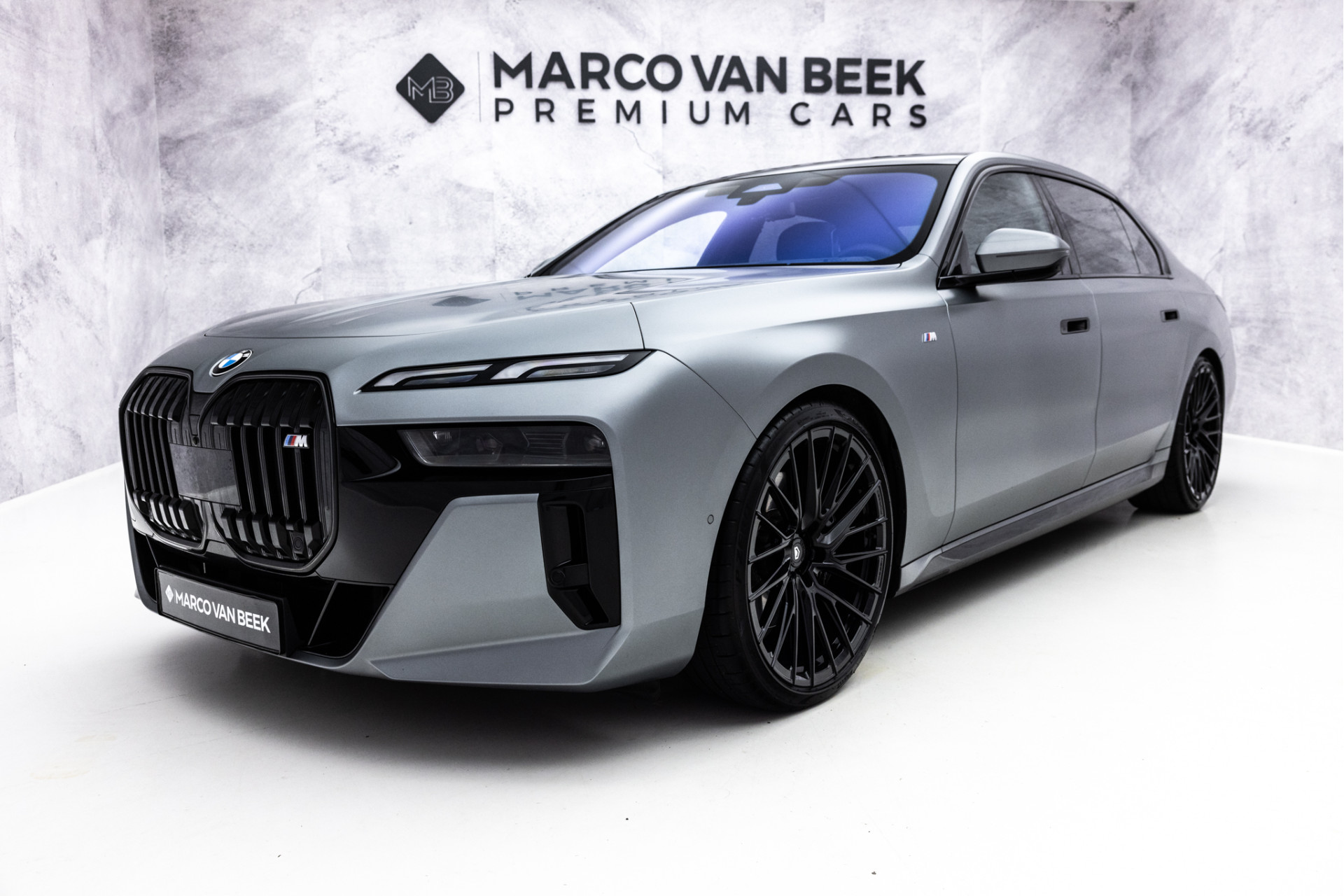 BMW 7 Serie 740d xDrive | M-Sport Pro | Frozen Grey | 22" Vossen | Pano | B&W