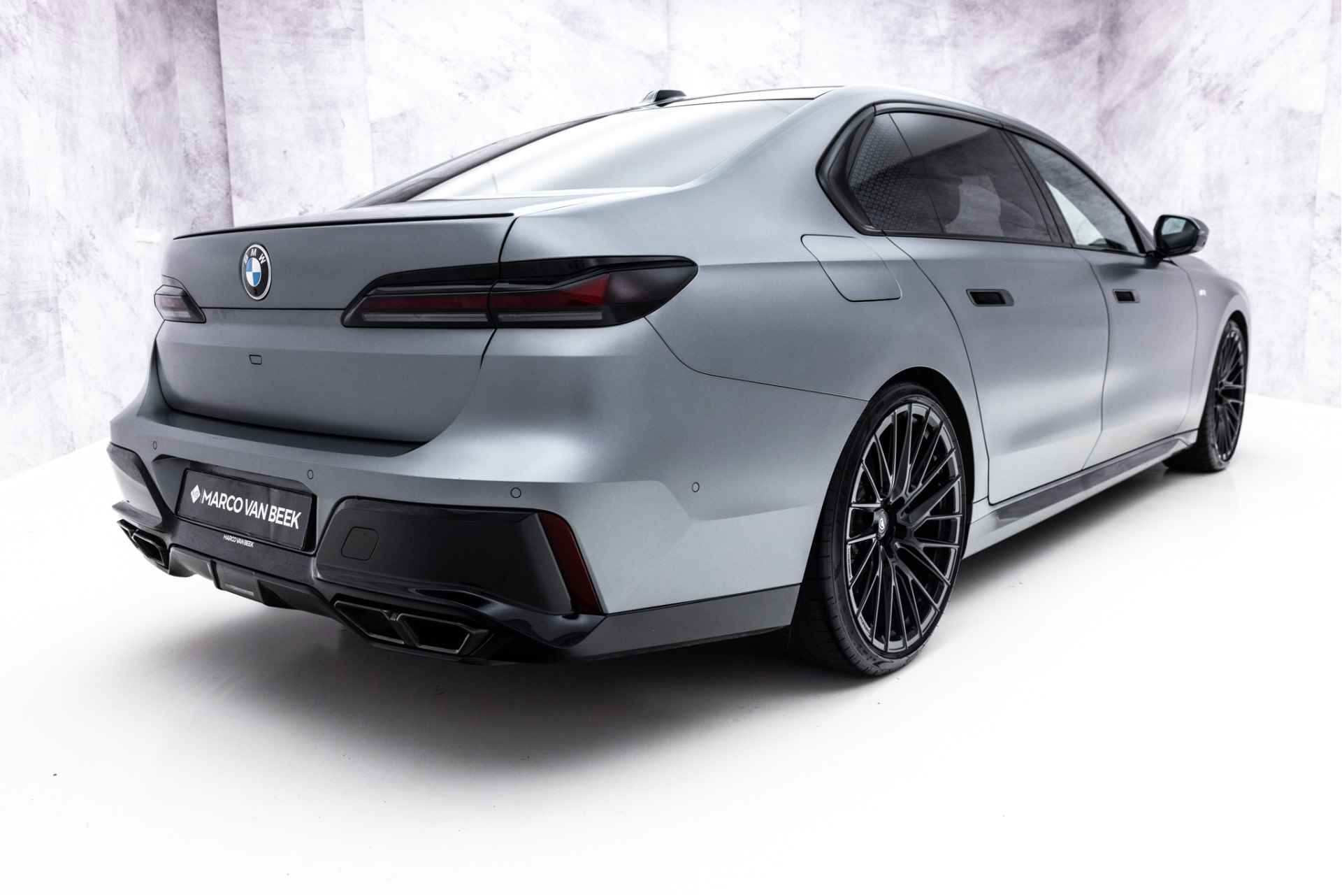 BMW 7 Serie 740d xDrive | M-Sport Pro | Frozen Grey | 22" Vossen | Pano | B&W - 3/58