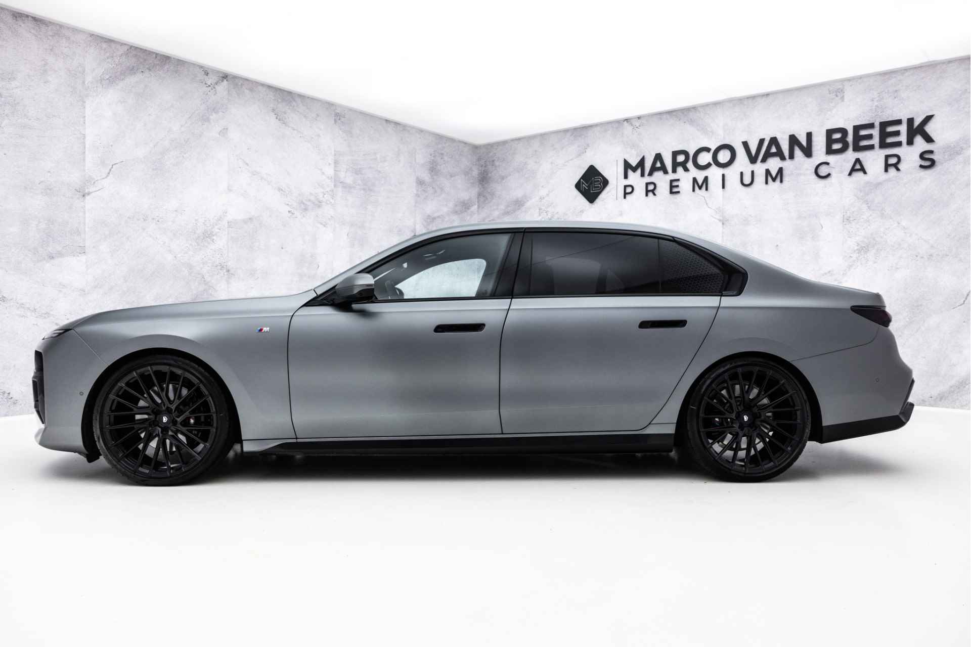 BMW 7 Serie 740d xDrive | M-Sport Pro | Frozen Grey | 22" Vossen | Pano | B&W - 6/58