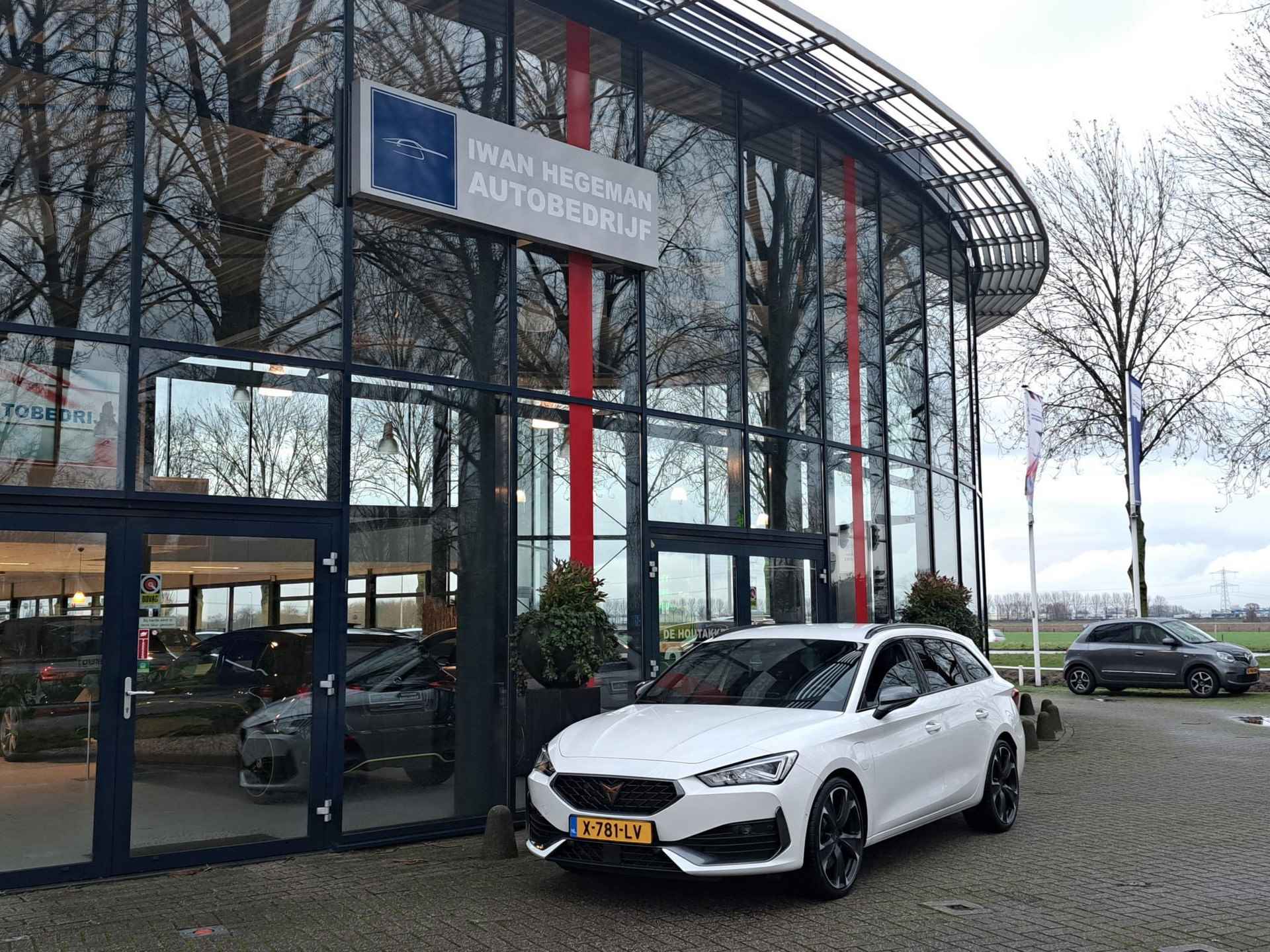 CUPRA Leon Sportstourer 1.4 e-Hybrid VZ Adrenaline | Sfeerverlichting | Keyless | Elektr. Stoelen + Memory | Stuur+Stoelverw.| DCC | Carplay | Navi | Camera - 3/31