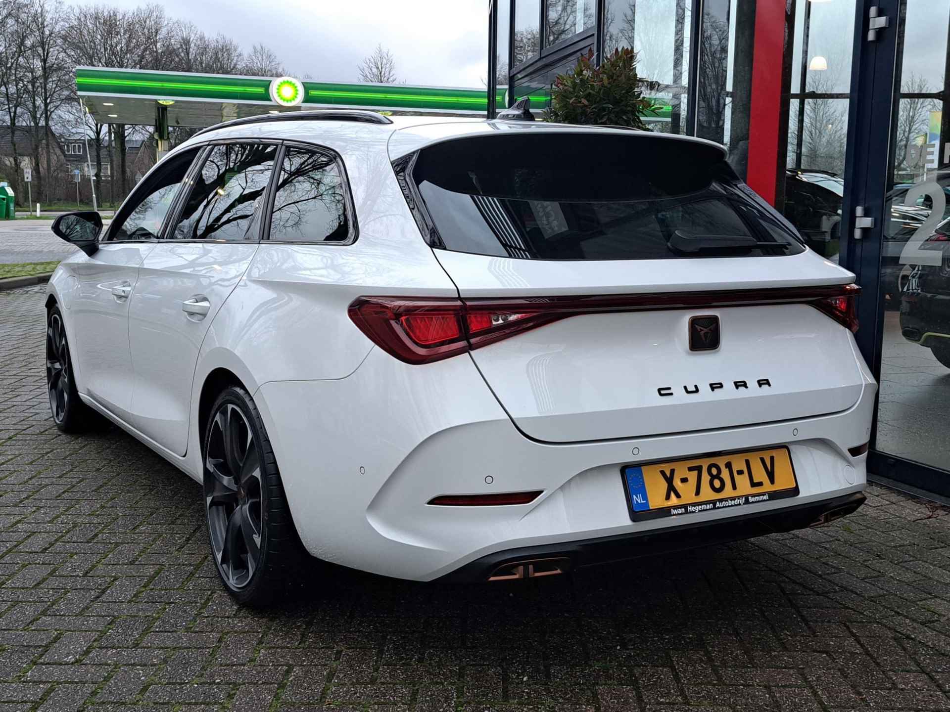 CUPRA Leon Sportstourer 1.4 e-Hybrid VZ Adrenaline | Sfeerverlichting | Keyless | Elektr. Stoelen + Memory | Stuur+Stoelverw.| DCC | Carplay | Navi | Camera - 4/31