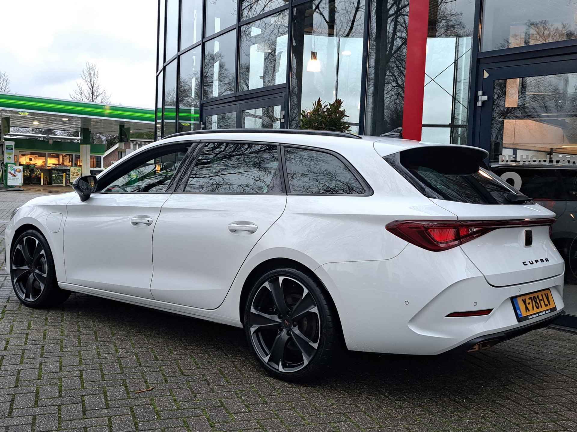 CUPRA Leon Sportstourer 1.4 e-Hybrid VZ Adrenaline | Sfeerverlichting | Keyless | Elektr. Stoelen + Memory | Stuur+Stoelverw.| DCC | Carplay | Navi | Camera - 5/31