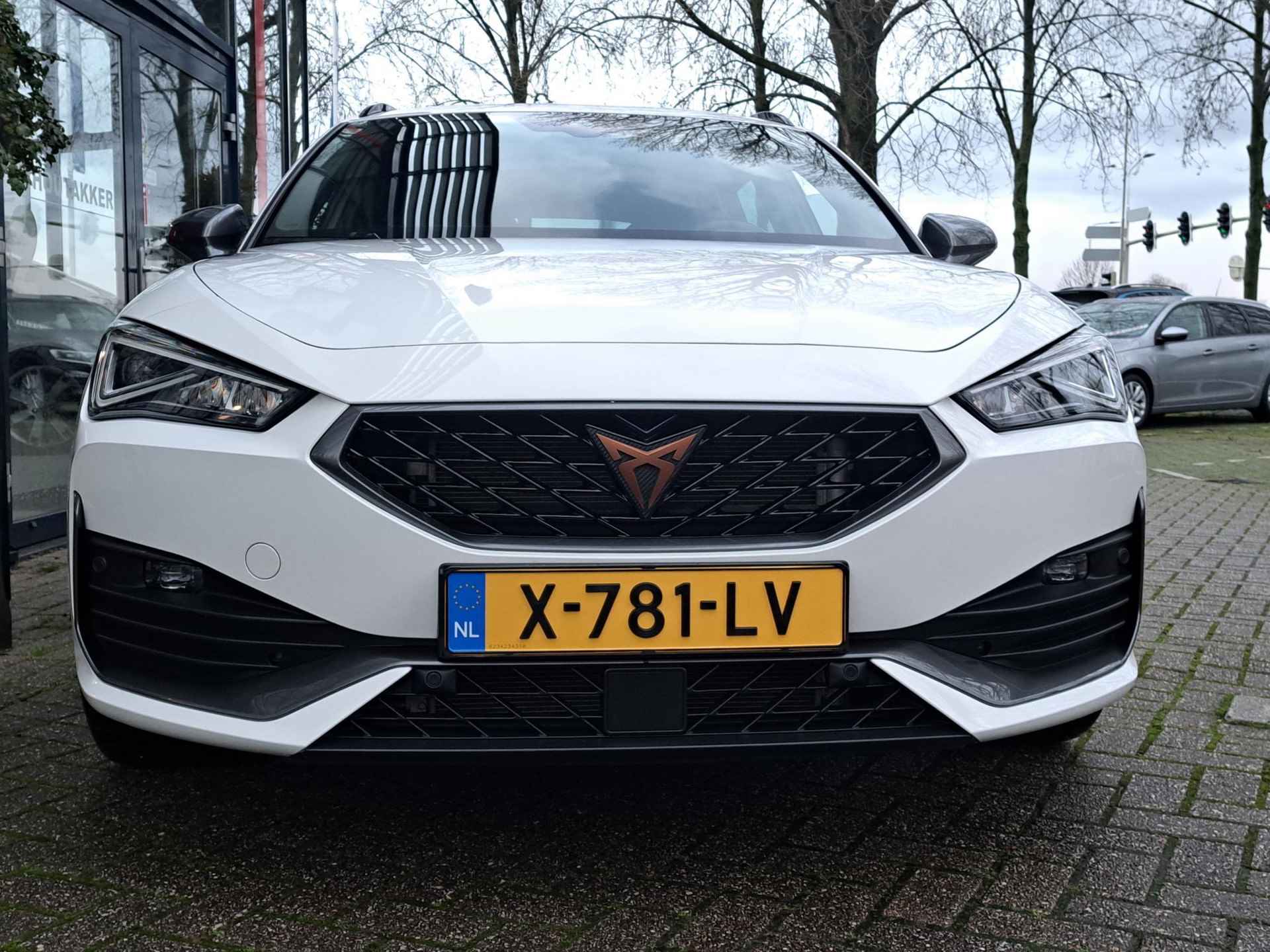 CUPRA Leon Sportstourer 1.4 e-Hybrid VZ Adrenaline | Sfeerverlichting | Keyless | Elektr. Stoelen + Memory | Stuur+Stoelverw.| DCC | Carplay | Navi | Camera - 7/31