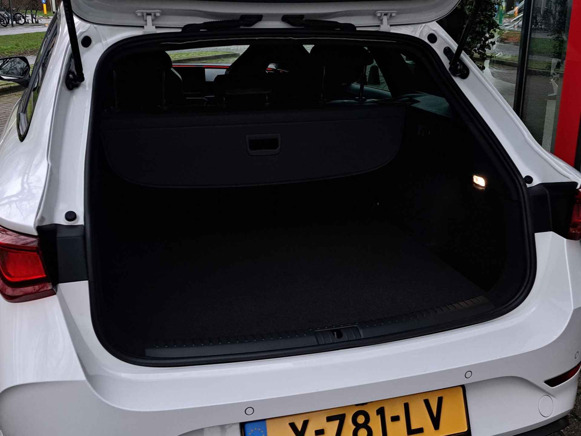 CUPRA Leon Sportstourer 1.4 e-Hybrid VZ Adrenaline | Sfeerverlichting | Keyless | Elektr. Stoelen + Memory | Stuur+Stoelverw.| DCC | Carplay | Navi | Camera - 10/31