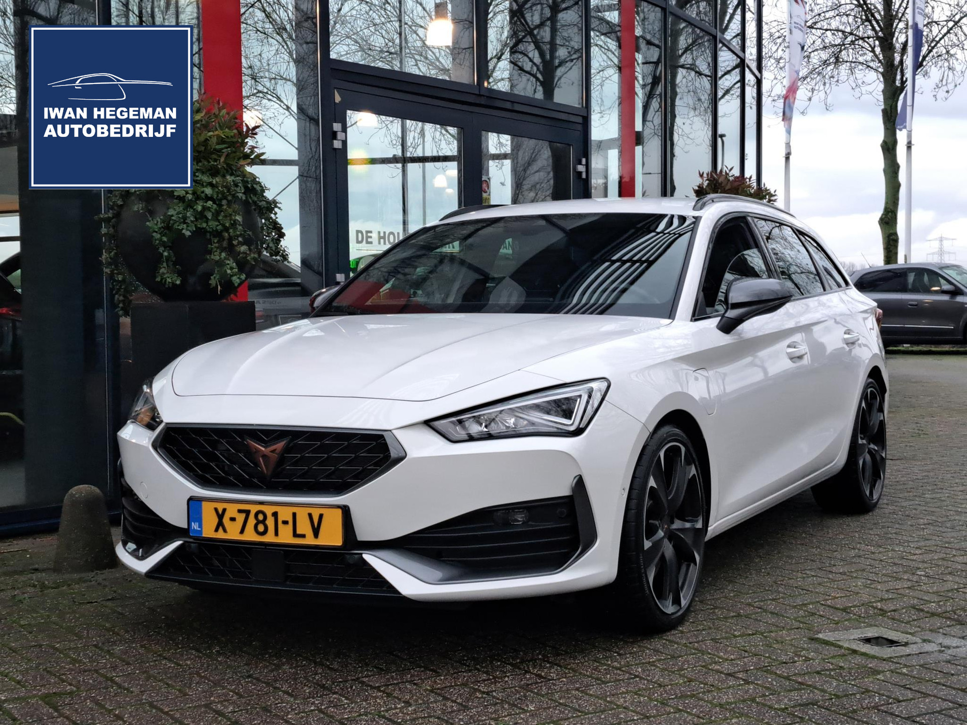 CUPRA Leon Sportstourer 1.4 e-Hybrid VZ Adrenaline | Sfeerverlichting | Keyless | Elektr. Stoelen + Memory | Stuur+Stoelverw.| DCC | Carplay | Navi | Camera