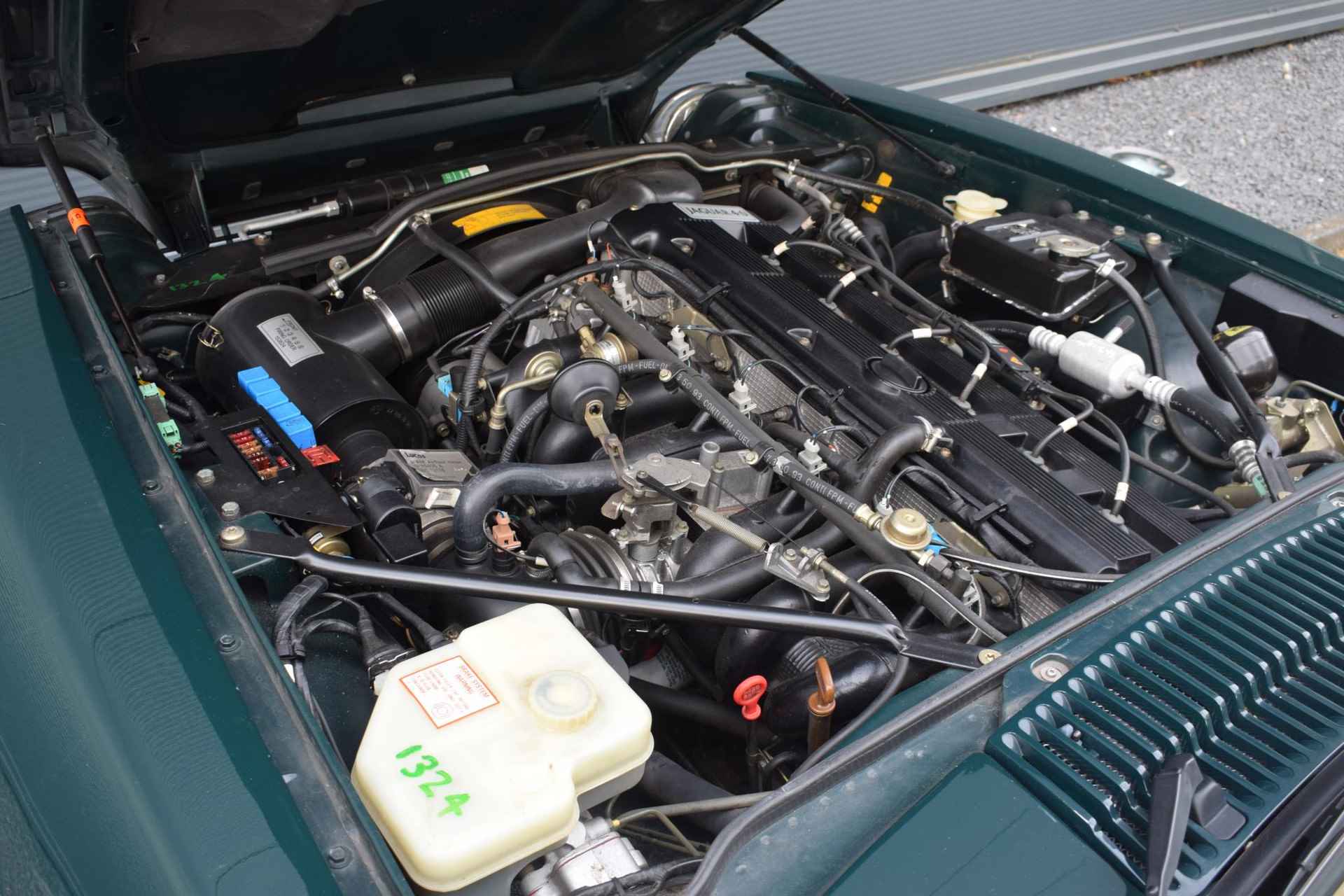 Jaguar XJS 4.0 Convertible / 69.000 Miles / Leder - 19/64