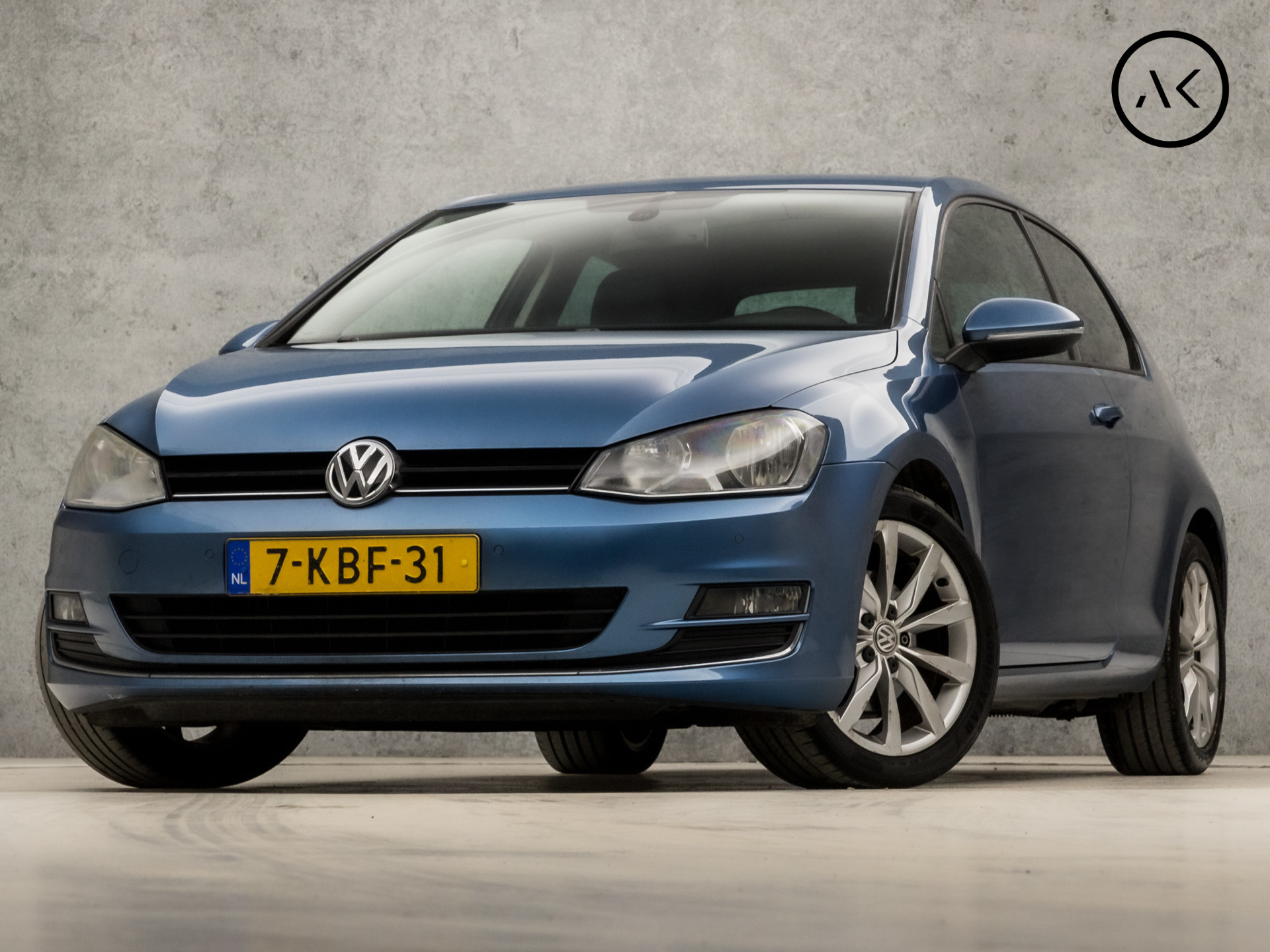 Volkswagen Golf 1.2 TSI Highline (NAVIGATIE, CLIMATE, STOELVERWARMING, LEDER, SPORTSTOELEN, GETINT GLAS, MASSAGE, LM VELGEN, CRUISE, NIEUWE APK, NIEUWSTAAT)