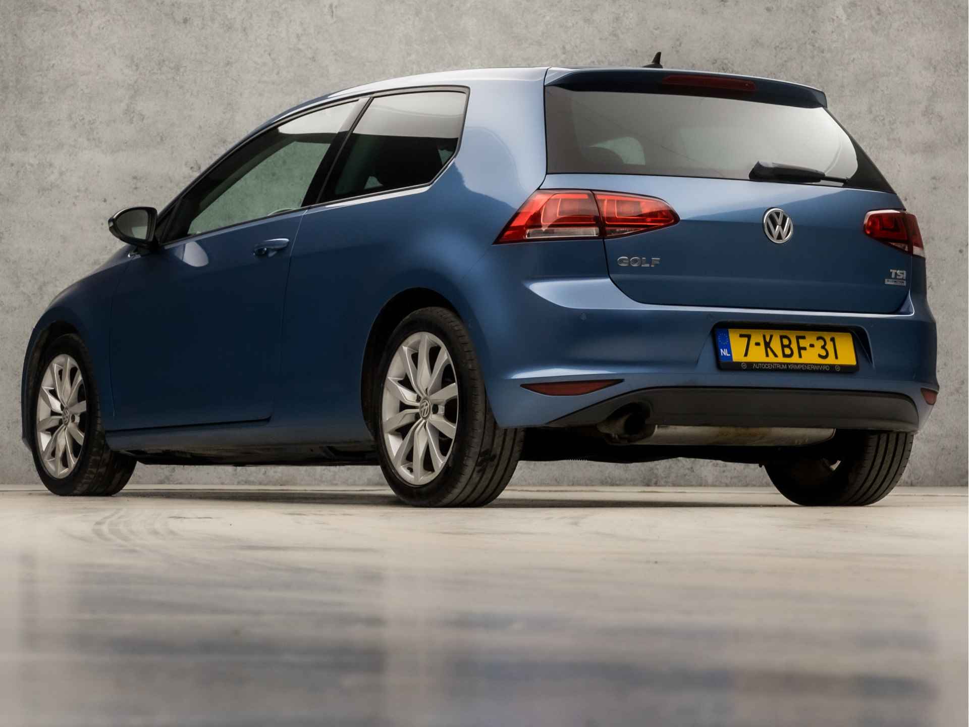 Volkswagen Golf 1.2 TSI Highline (NAVIGATIE, CLIMATE, STOELVERWARMING, LEDER, SPORTSTOELEN, GETINT GLAS, MASSAGE, LM VELGEN, CRUISE, NIEUWE APK, NIEUWSTAAT) - 3/33