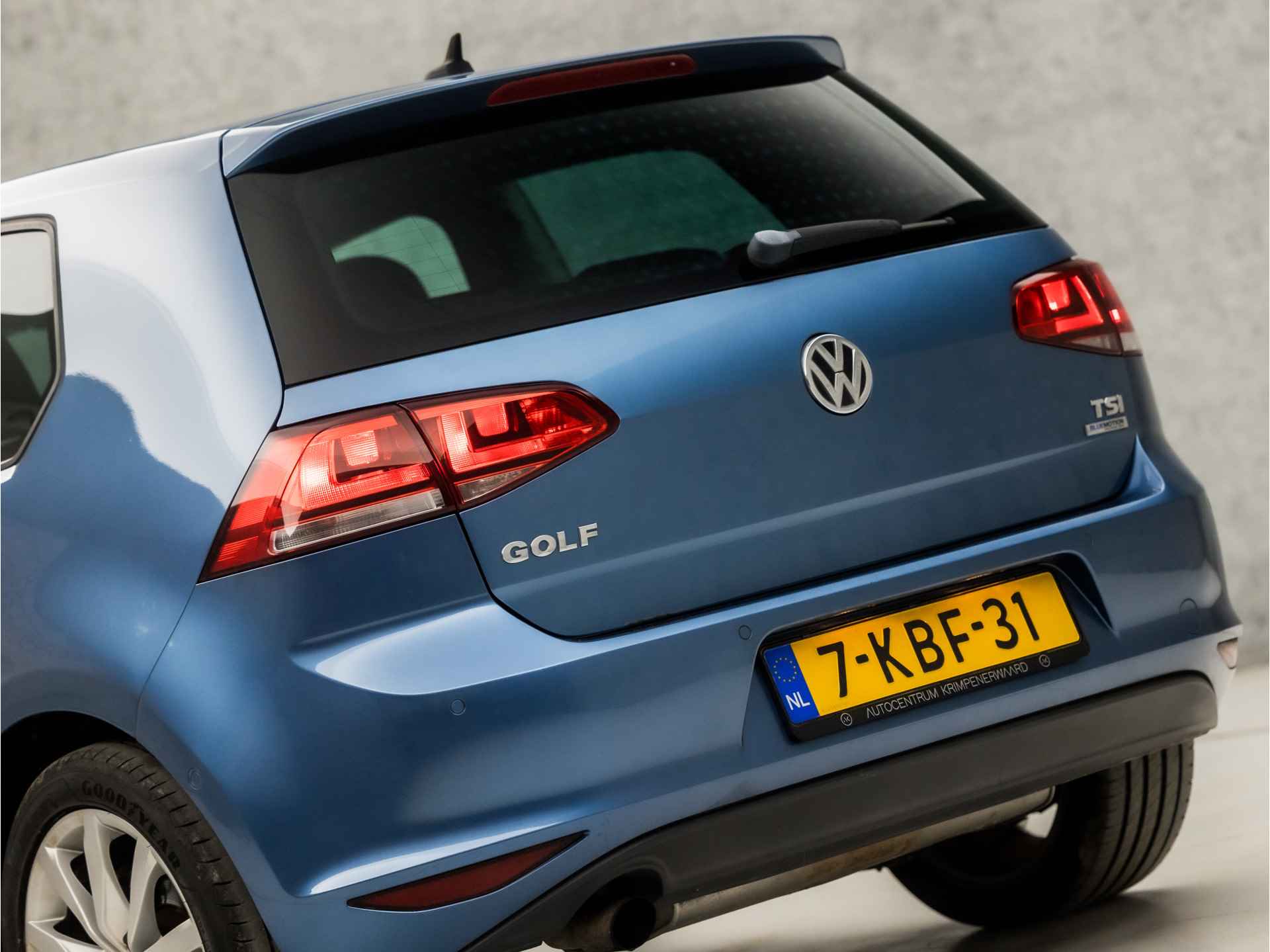 Volkswagen Golf 1.2 TSI Highline (NAVIGATIE, CLIMATE, STOELVERWARMING, LEDER, SPORTSTOELEN, GETINT GLAS, MASSAGE, LM VELGEN, CRUISE, NIEUWE APK, NIEUWSTAAT) - 13/33