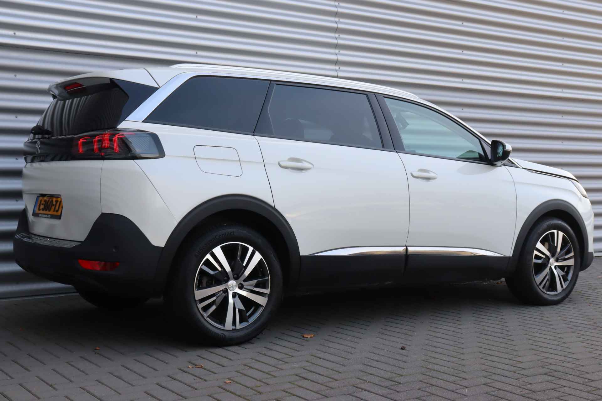 Peugeot 5008 1.2 PURETECH 130PK 7-ZITS ALLURE PACK AUTOMAAT / NAVI / CLIMA / PDC / 18" LMV / CAMERA / KEYLESS / FULL-LED / ADAPT. CRUISECONTR - 7/42