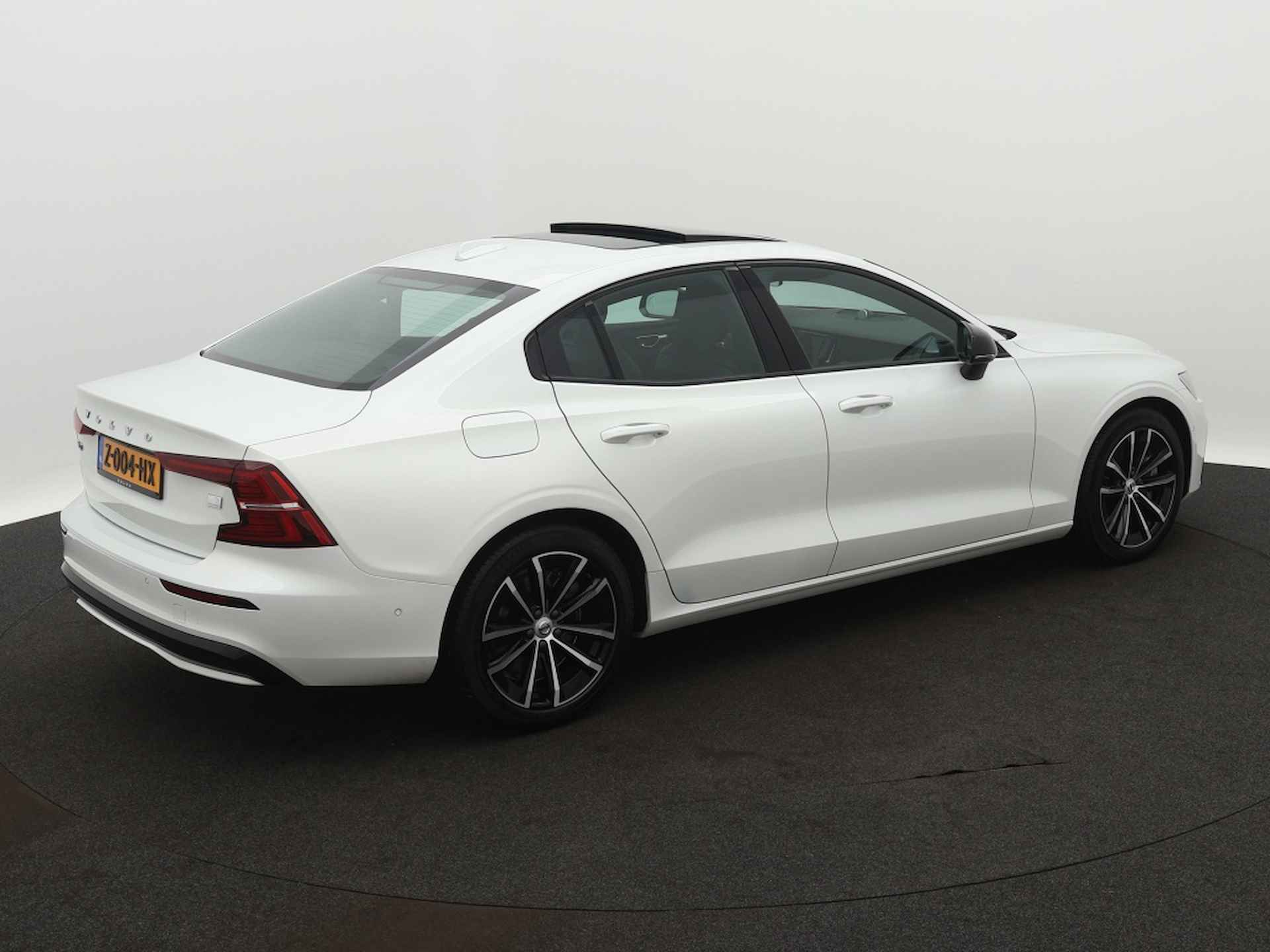 Volvo S60 2.0 Recharge. T6 Ultra. Dark - 10/50