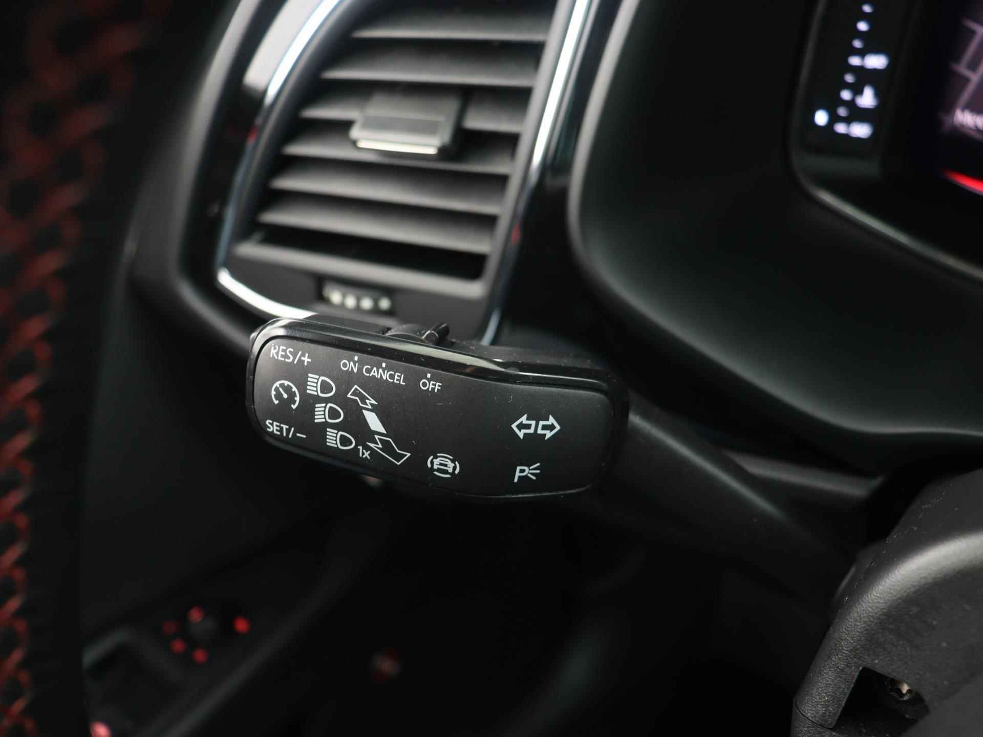 SEAT Leon 1.0 TSI 115 PK FR Ultimate Edition | Stoelverwarming | Virtual Cockpit | Getint Glas | LED | 17" | - 31/49
