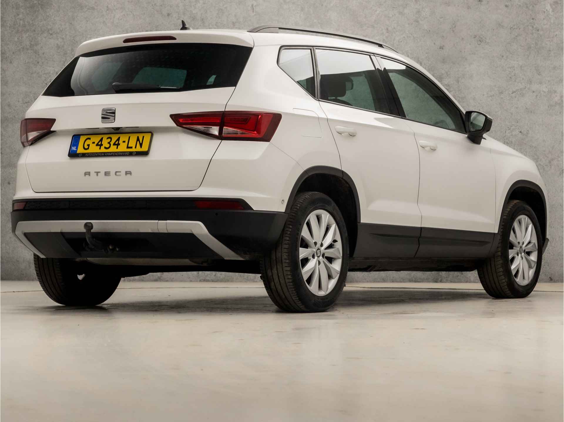 SEAT Ateca 1.0 TSI Intense (APPLE CARPLAY, NAVIGATIE, CLIMATE, CAMERA, LED KOPLAMPEN, GETINT GLAS, SPORTSTOELEN, PARKEERSENSOREN, TREKHAAK, NIEUWE APK, NIEUWSTAAT) - 5/33