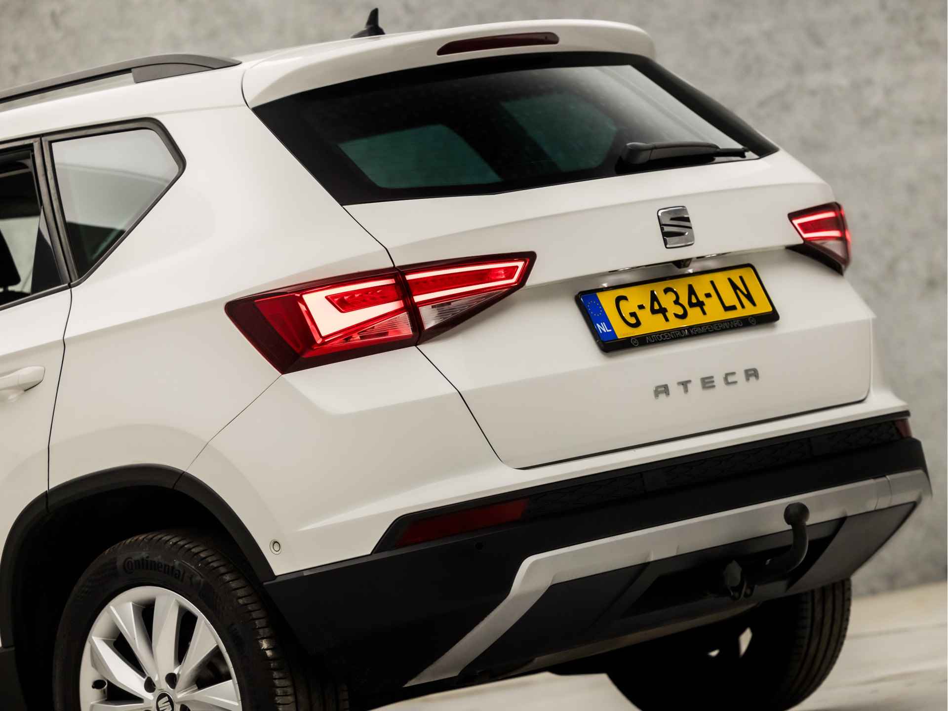 SEAT Ateca 1.0 TSI Intense (APPLE CARPLAY, NAVIGATIE, CLIMATE, CAMERA, LED KOPLAMPEN, GETINT GLAS, SPORTSTOELEN, PARKEERSENSOREN, TREKHAAK, NIEUWE APK, NIEUWSTAAT) - 11/33