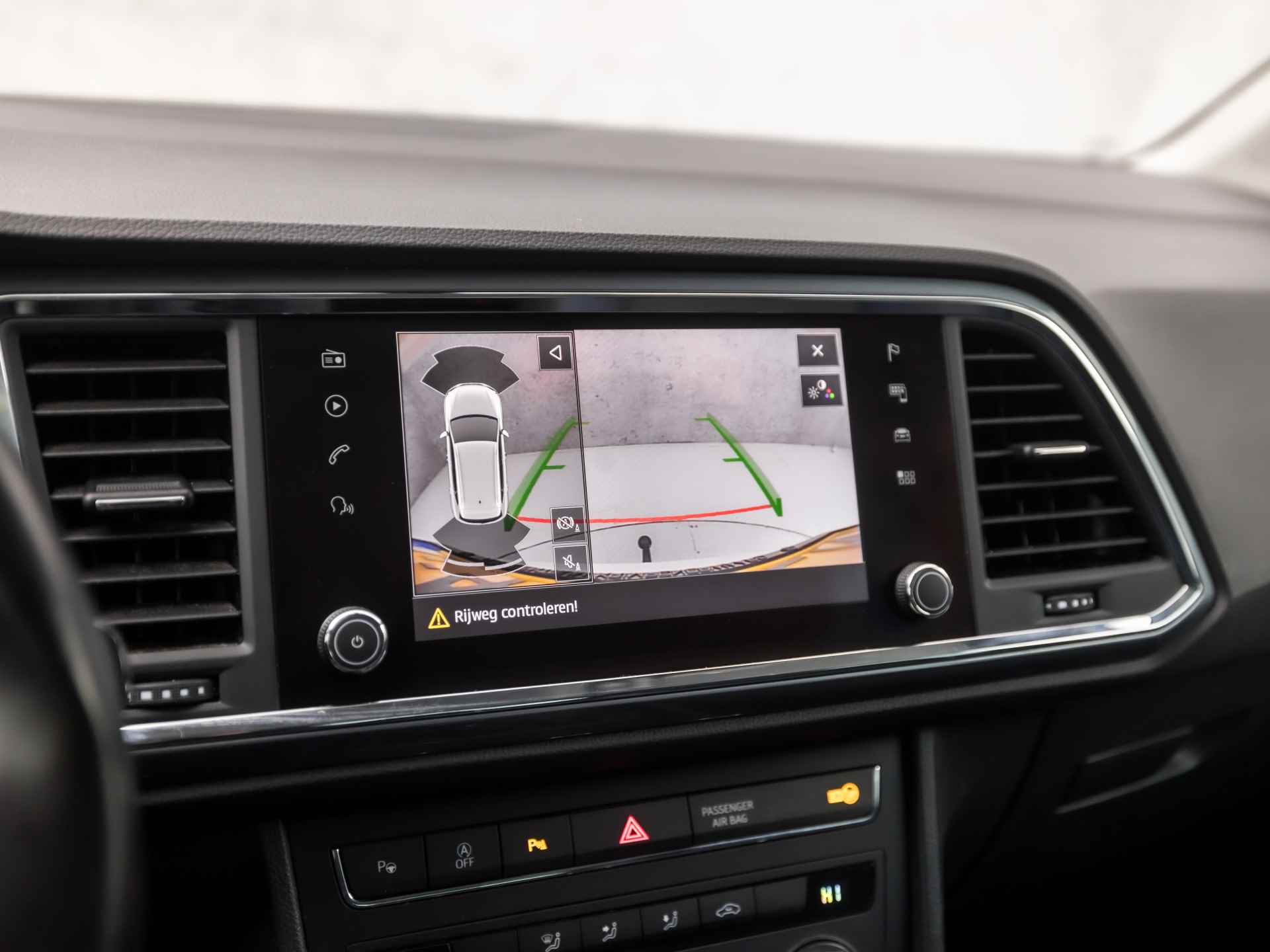 SEAT Ateca 1.0 TSI Intense (APPLE CARPLAY, NAVIGATIE, CLIMATE, CAMERA, LED KOPLAMPEN, GETINT GLAS, SPORTSTOELEN, PARKEERSENSOREN, TREKHAAK, NIEUWE APK, NIEUWSTAAT) - 15/33