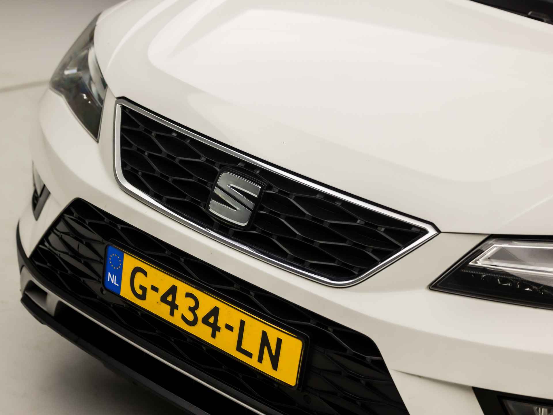 SEAT Ateca 1.0 TSI Intense (APPLE CARPLAY, NAVIGATIE, CLIMATE, CAMERA, LED KOPLAMPEN, GETINT GLAS, SPORTSTOELEN, PARKEERSENSOREN, TREKHAAK, NIEUWE APK, NIEUWSTAAT) - 29/33