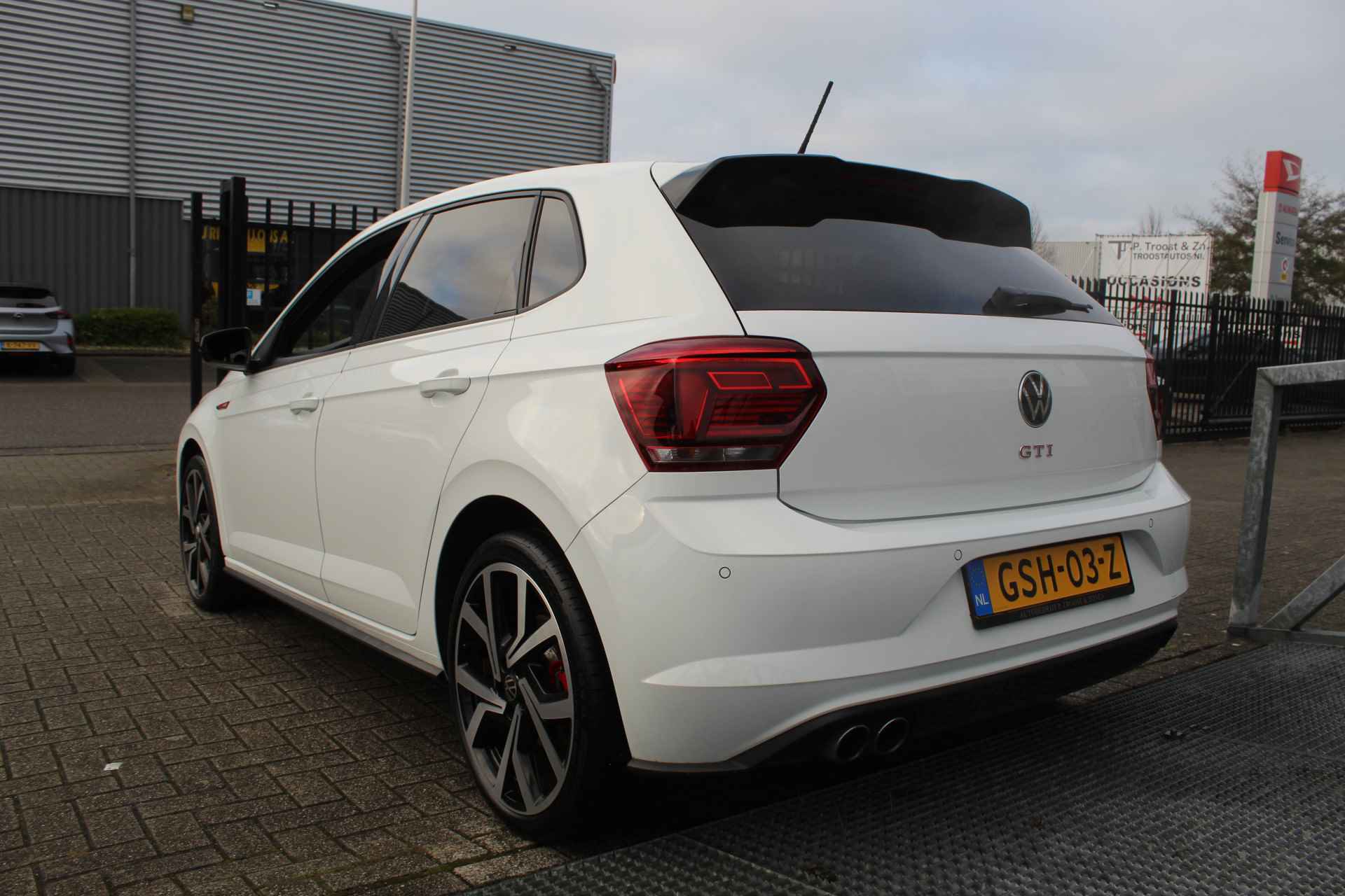 Volkswagen Polo 2.0 TSI GTI Virtueel dashboard/Beats/Apple carplay/Climate control/Cruise control/Parkeersensoren/Stoelverwarming/Led koplampen/ - 12/30