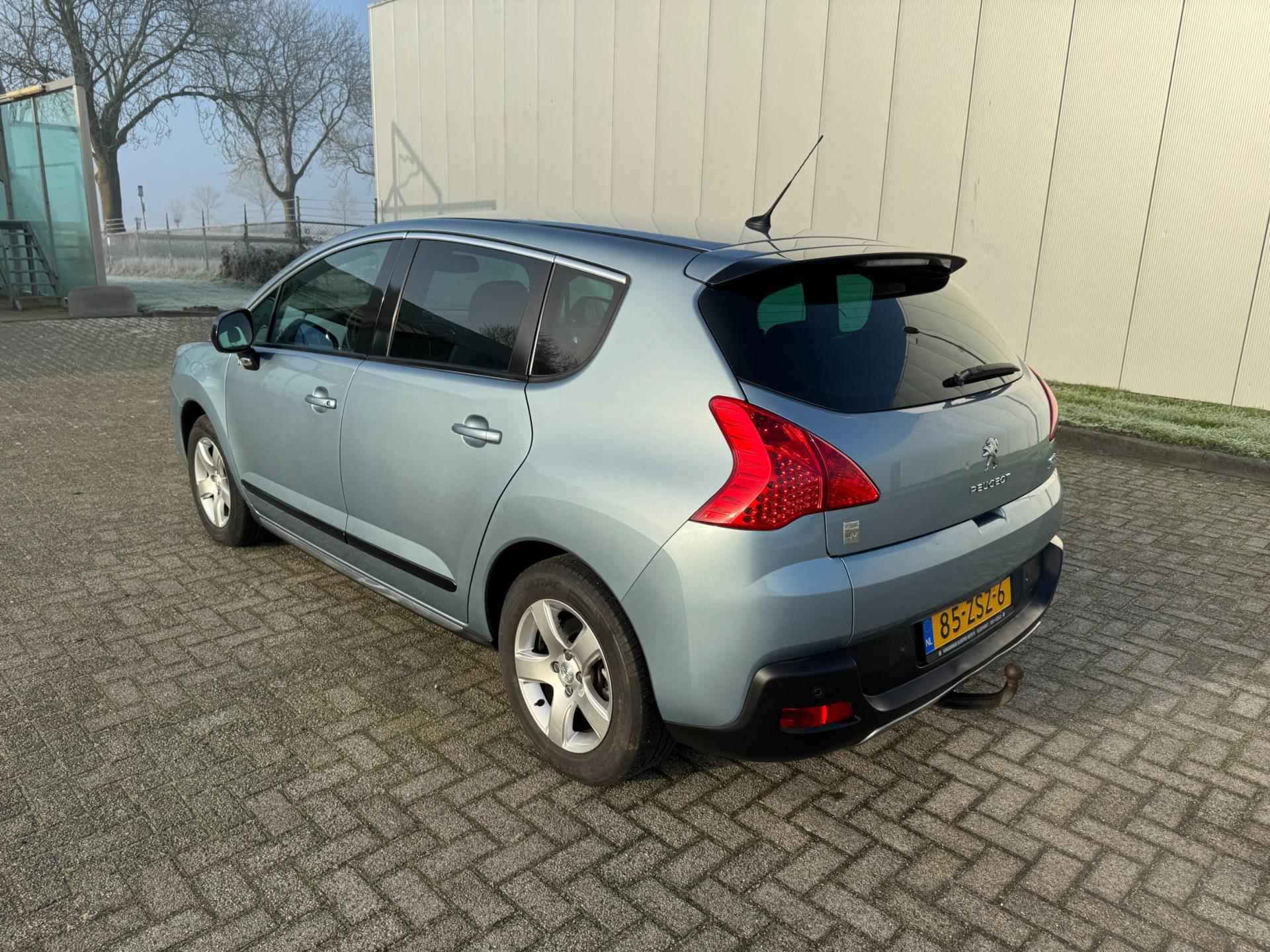 Peugeot 3008 2.0 HDiF HYbrid4 Blue Lease , automaat , trekhaak - 18/31