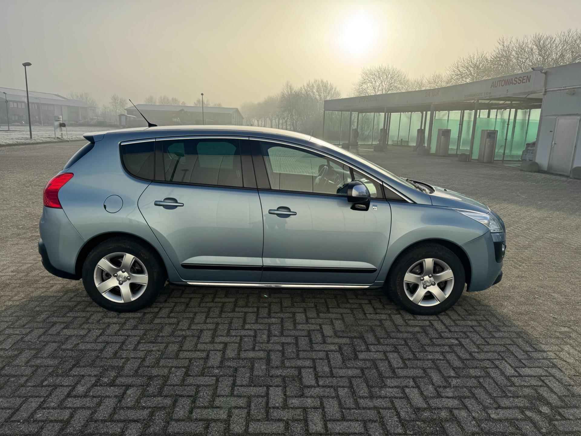 Peugeot 3008 2.0 HDiF HYbrid4 Blue Lease , automaat , trekhaak - 24/31