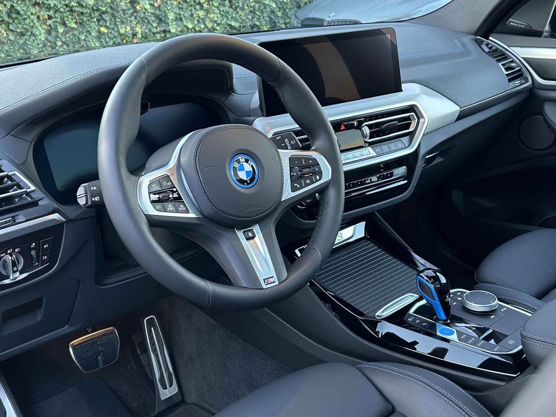 BMW iX3 High Exe | M-Sport | Harman/Kardon | Driv. Ass. Prof. | Elek. Trekhaak | Stuur + Stoelverw. - 11/33