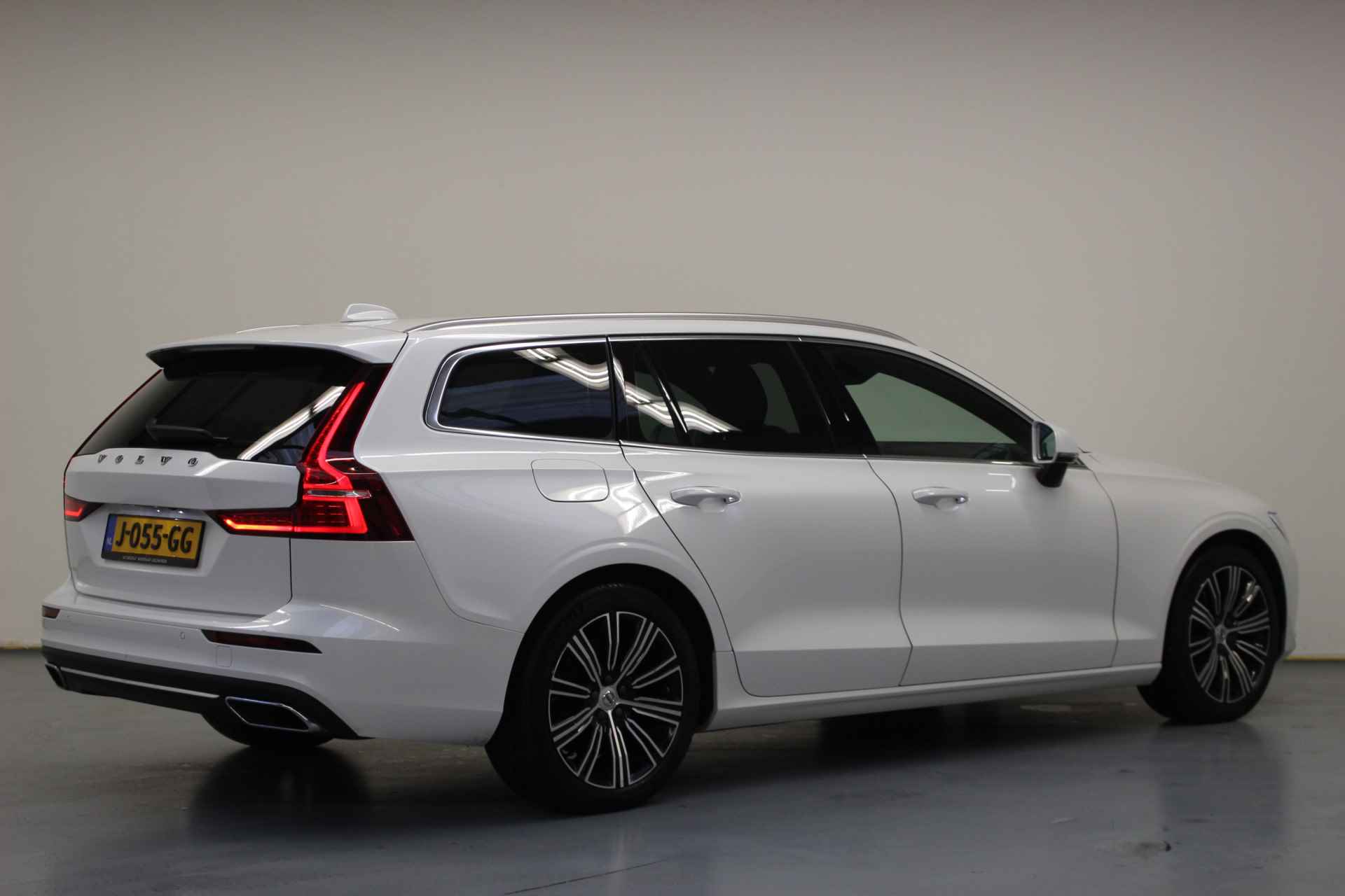 Volvo V60 2.0 B3 Inscription | Rijklaarprijs | Trekhaak | Harman Kardon | - 4/32