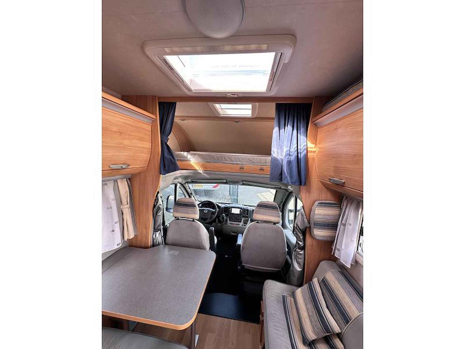 Adria Coral A 660 SP ruime alkoof camper - 13/21